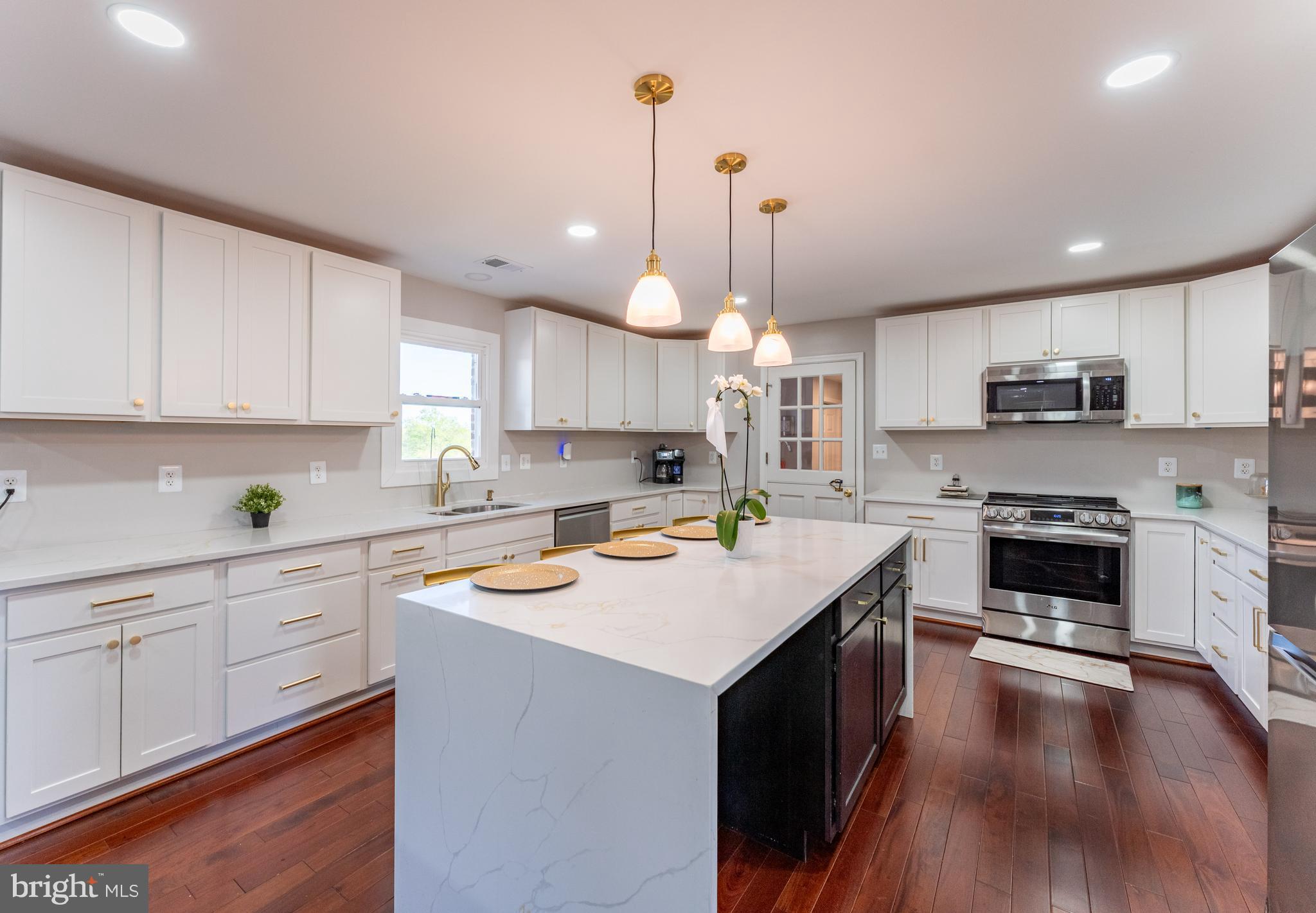 DARNESTOWN KNOLLS - Residential