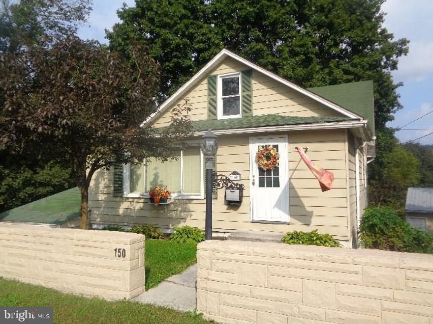 Charming 2 story offers 3 bdrms, 1 bath, oak kitchen, spacious 2nd floor family room, gas fireplace and oversized 2 car garage.  You'll love the cheery sun porches and private rear patio for entertaining or just relaxing.  Call today for details.