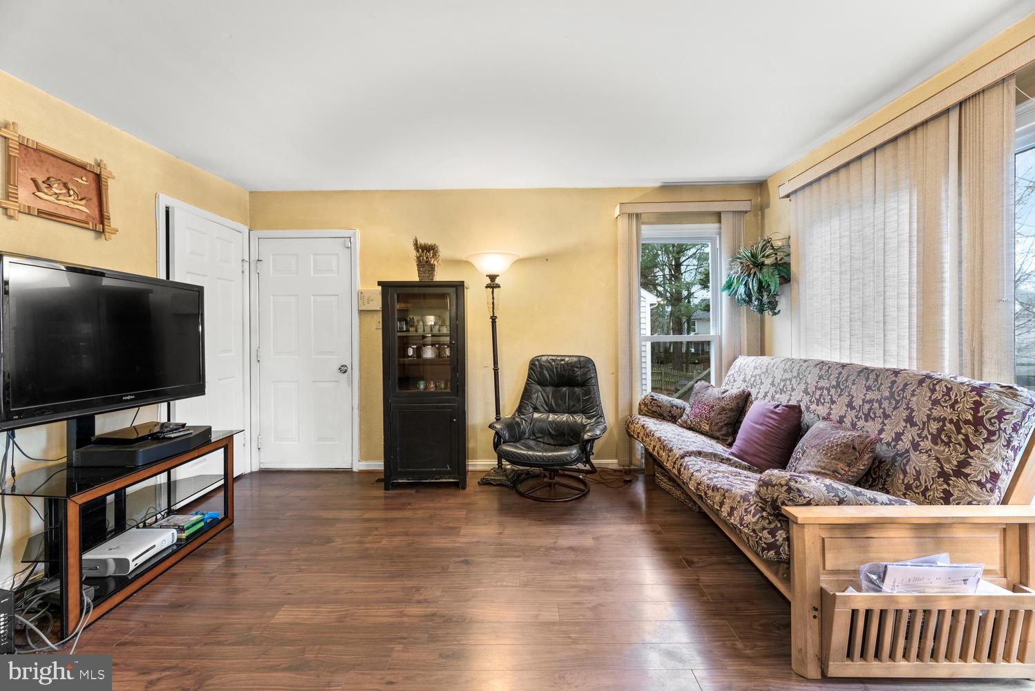 WILLIAMSBURG VILLAGE - Residential