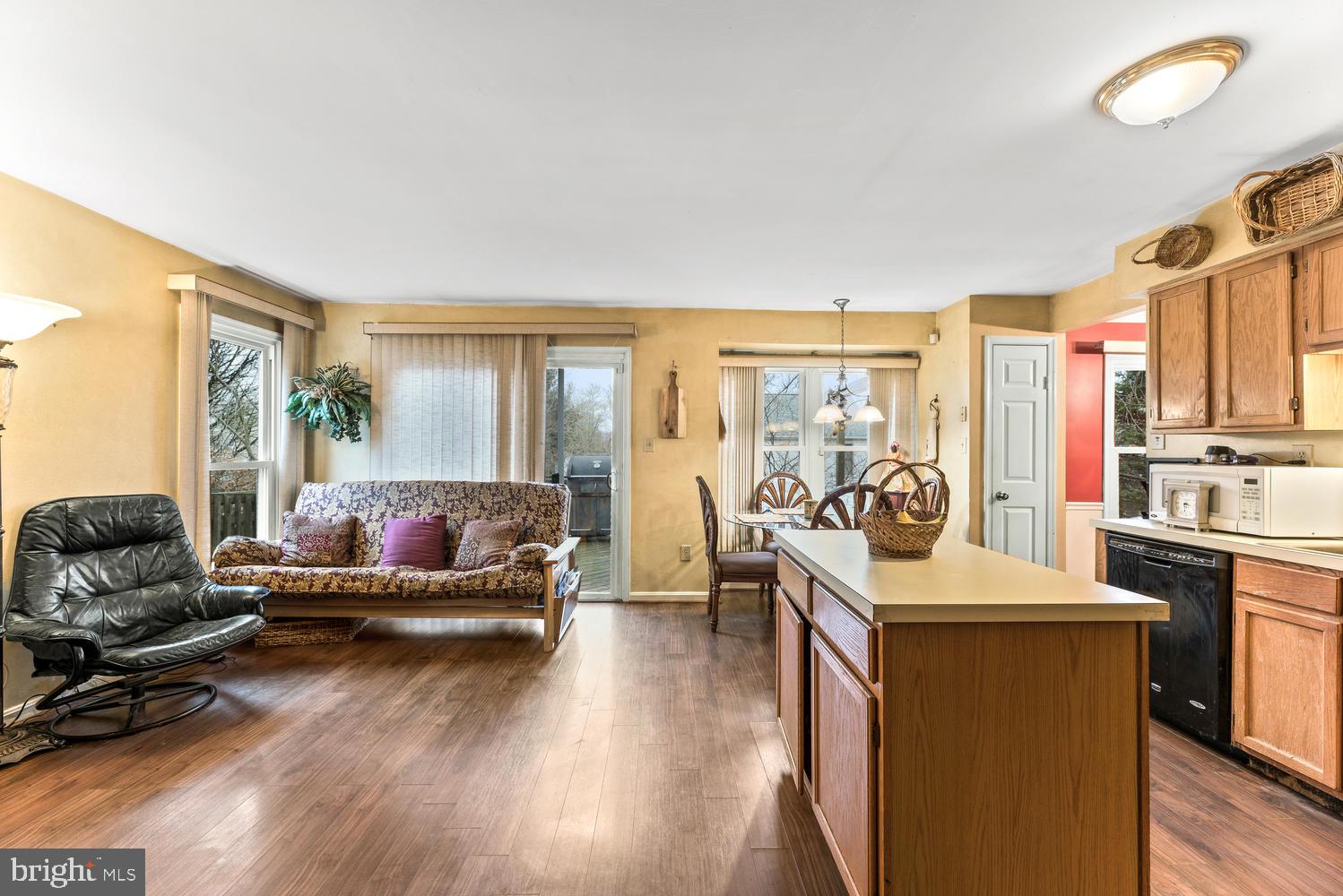 WILLIAMSBURG VILLAGE - Residential