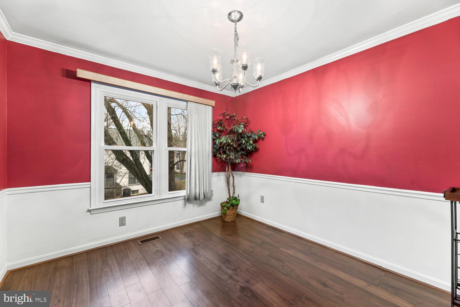 WILLIAMSBURG VILLAGE - Residential