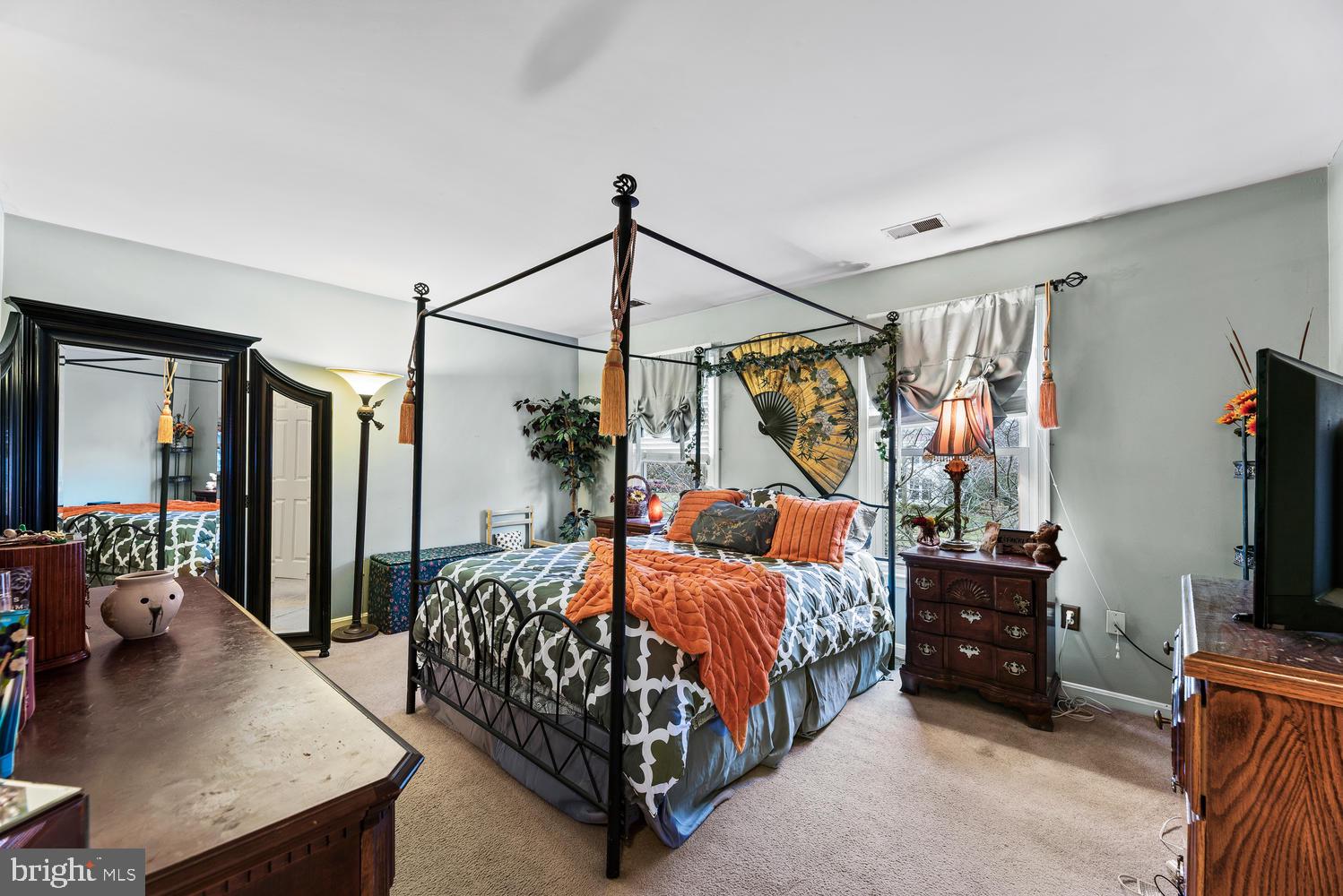 WILLIAMSBURG VILLAGE - Residential