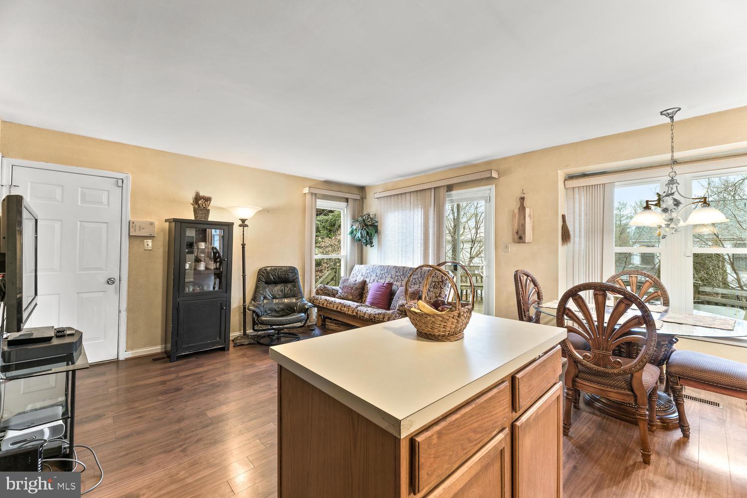 WILLIAMSBURG VILLAGE - Residential