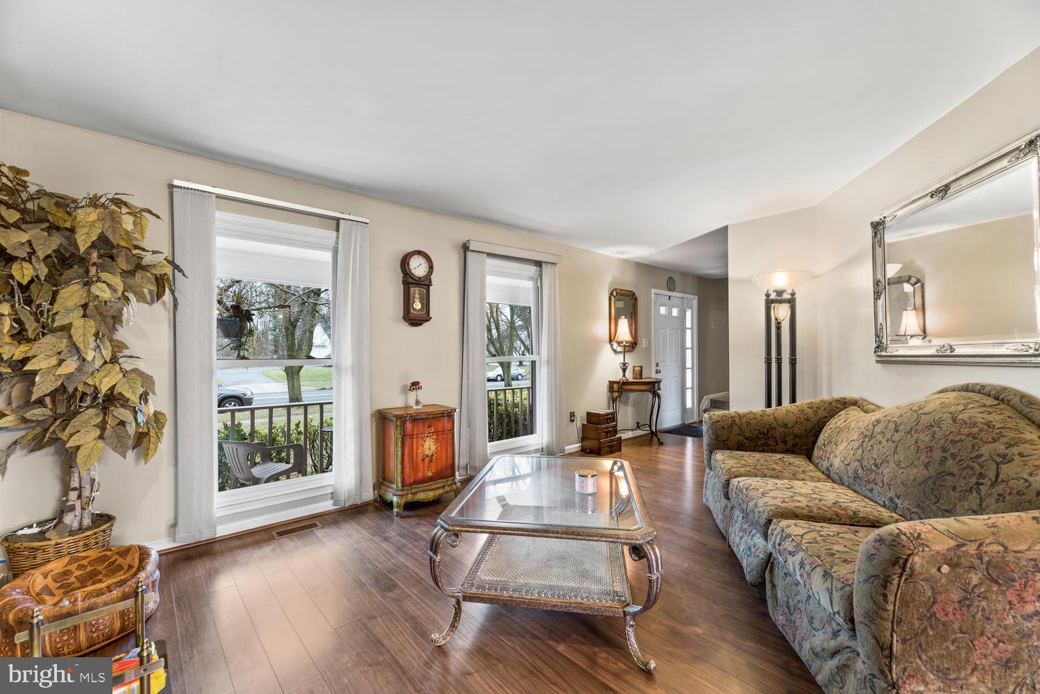 WILLIAMSBURG VILLAGE - Residential