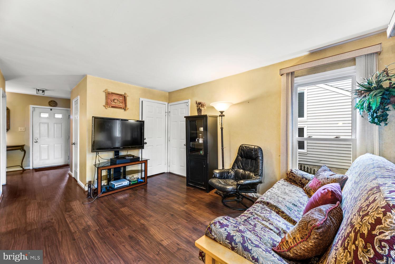 WILLIAMSBURG VILLAGE - Residential