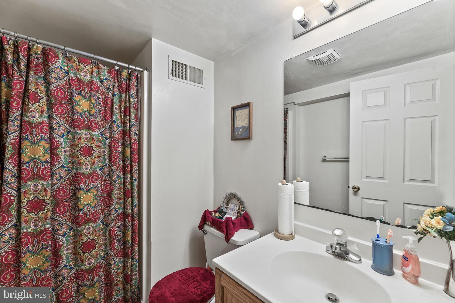 WILLIAMSBURG VILLAGE - Residential