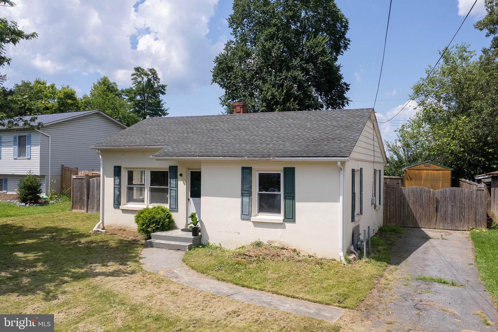 143 DOWELL J CIRCLE