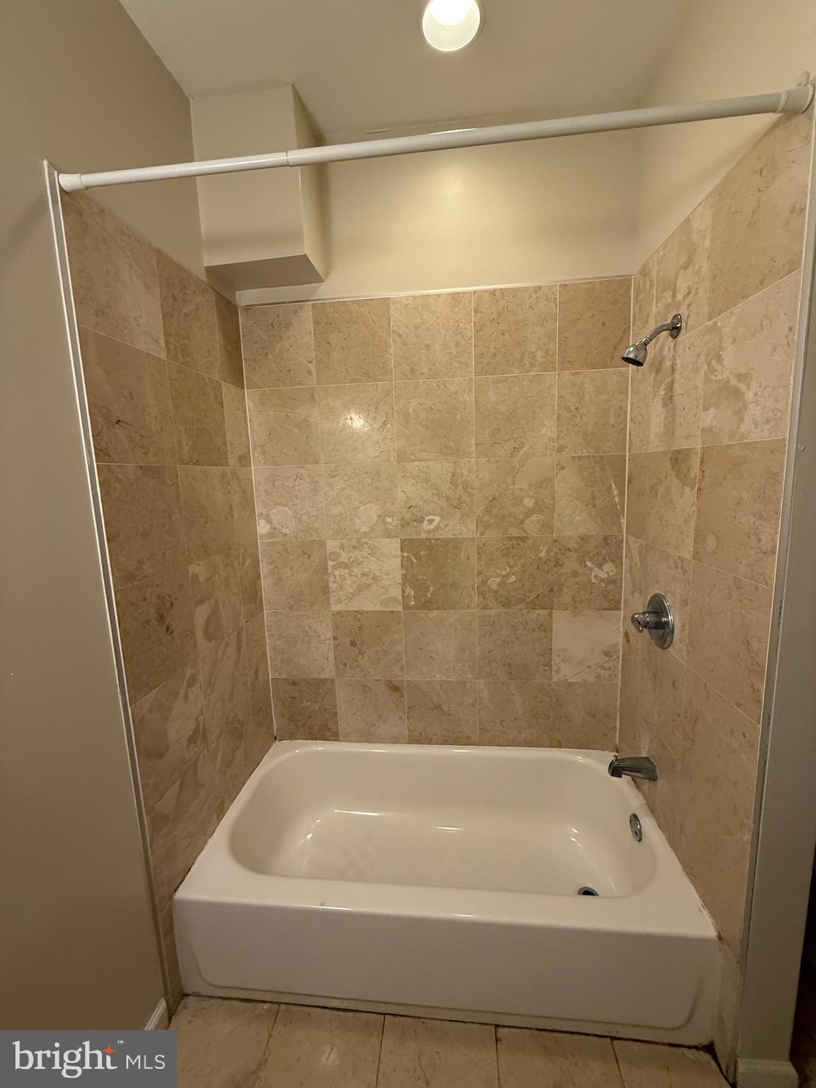 TEMPLE UNIVERSITY - Residential Lease