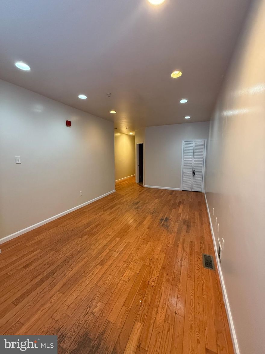 Don’t miss this spacious first-floor 3-bedroom, 2-bath unit! Enjoy the convenience of an in-unit washer & dryer, your own private backyard for entertaining or relaxing, and a basement that offers plenty of extra storage. With generous living space and great amenities, this unit is ready for you to move in and make it home. Credit in good standing required for approval. Schedule your showing today!