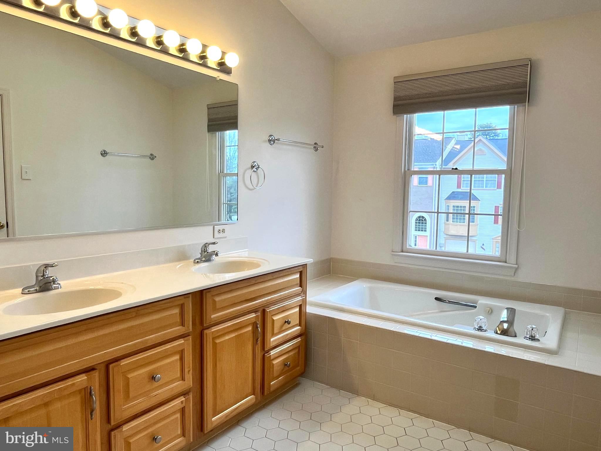 SEVEN OAKS - Residential