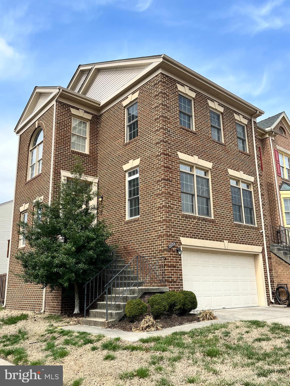 2034 PINECROFT COURT