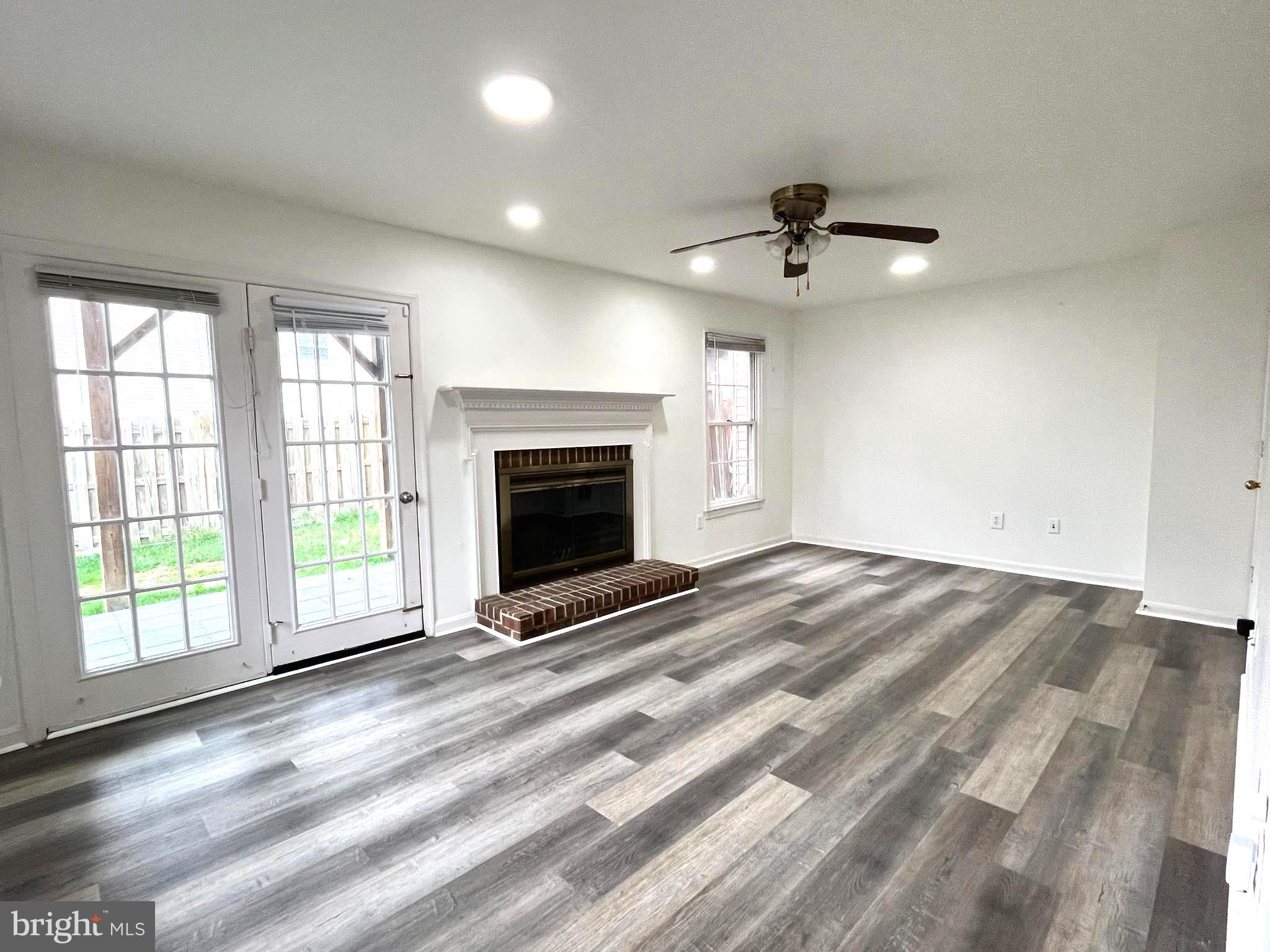 SEVEN OAKS - Residential