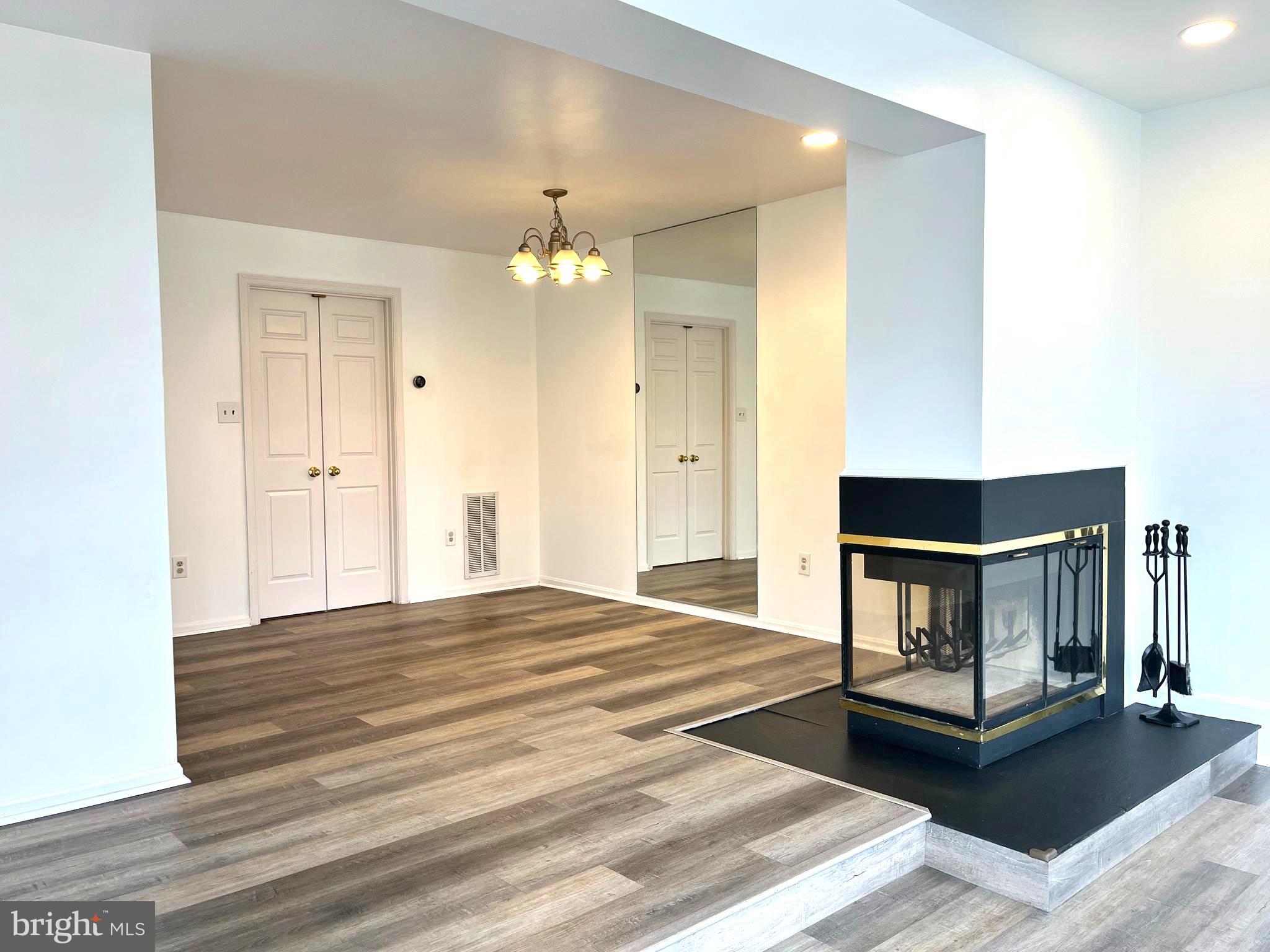 SEVEN OAKS - Residential