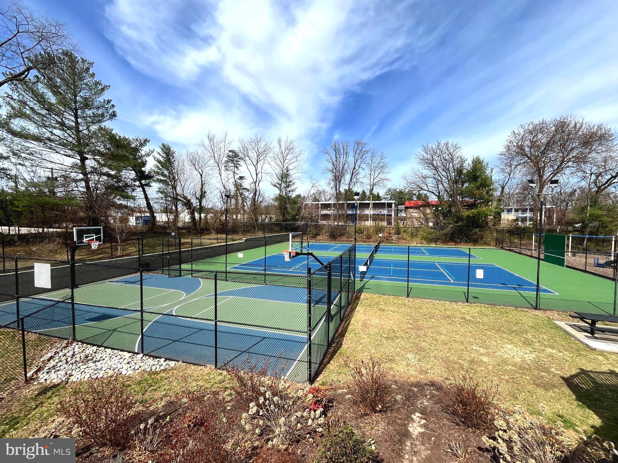 SEVEN OAKS - Residential