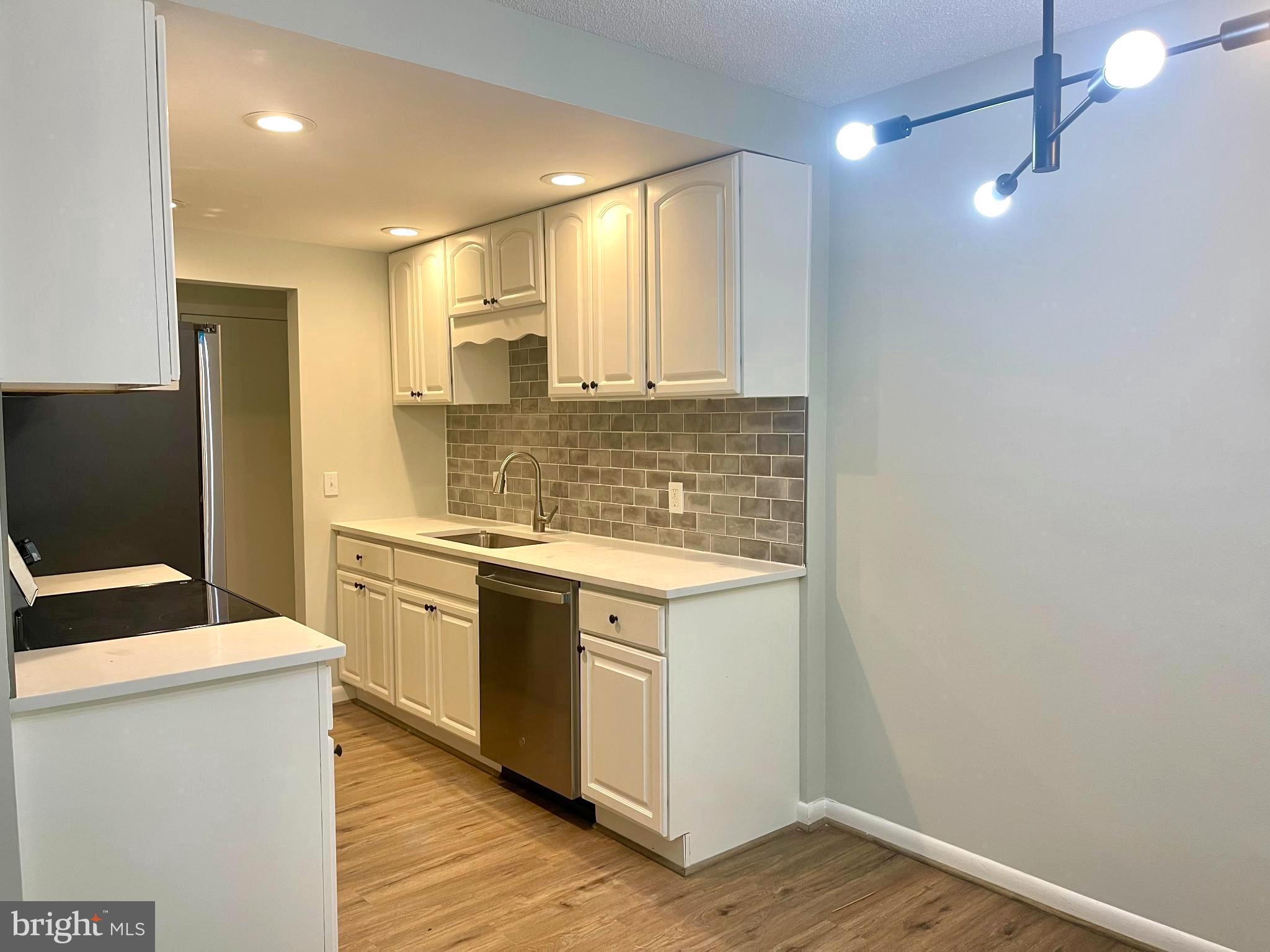 2233 CASTLE ROCK SQ 2B