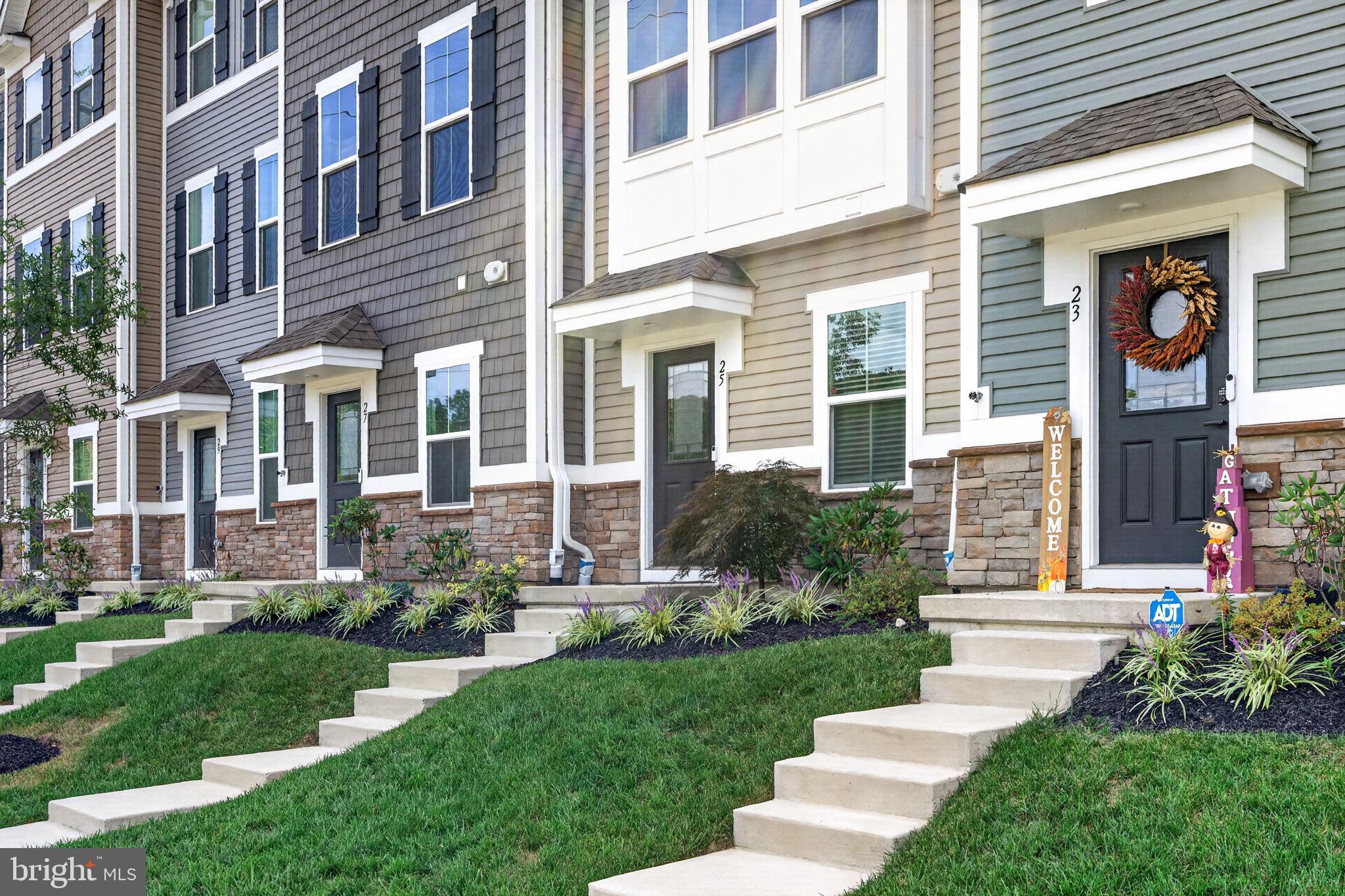 25 SIDNEY LANE