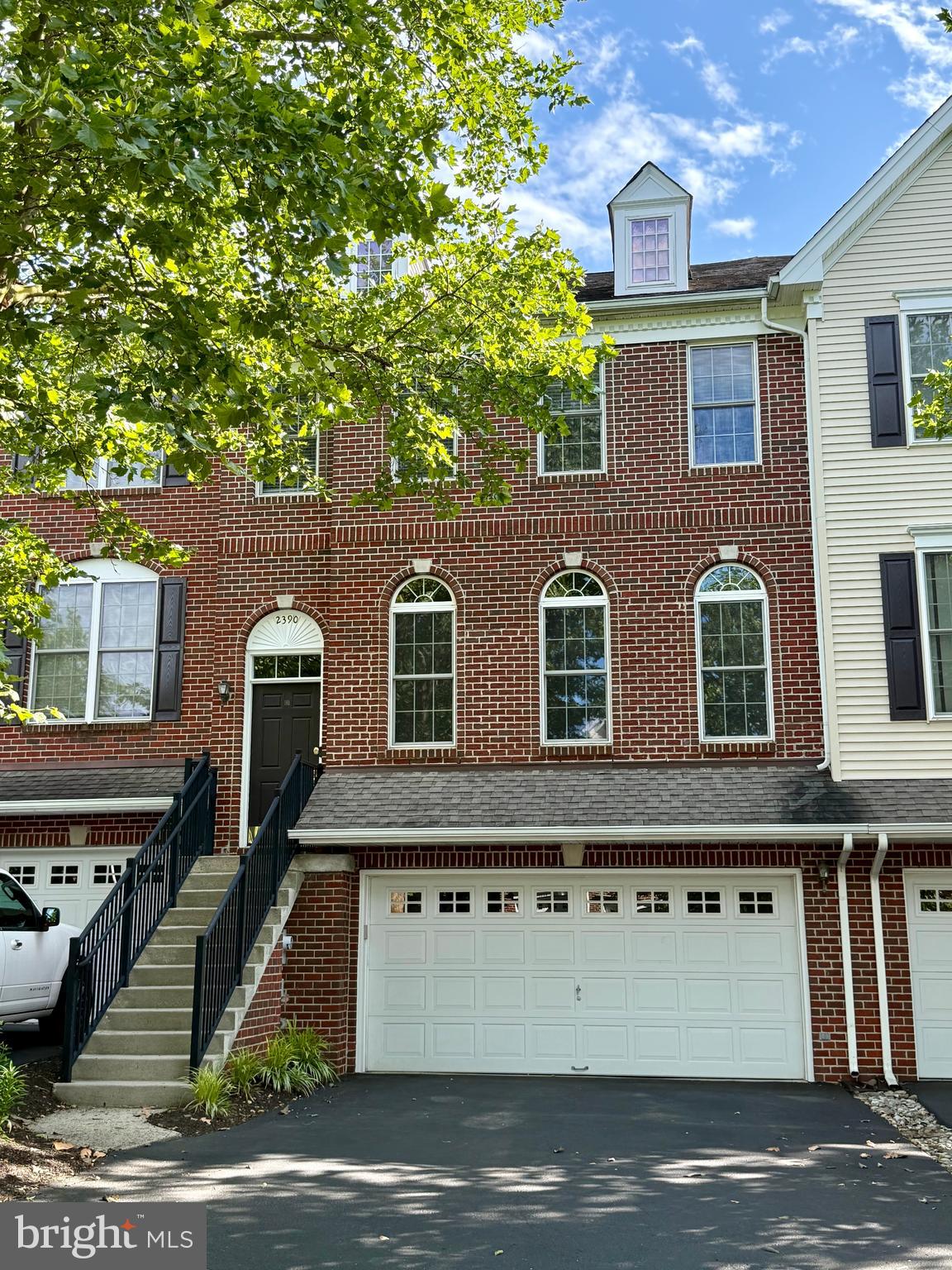 2390 DORCHESTER STREET W