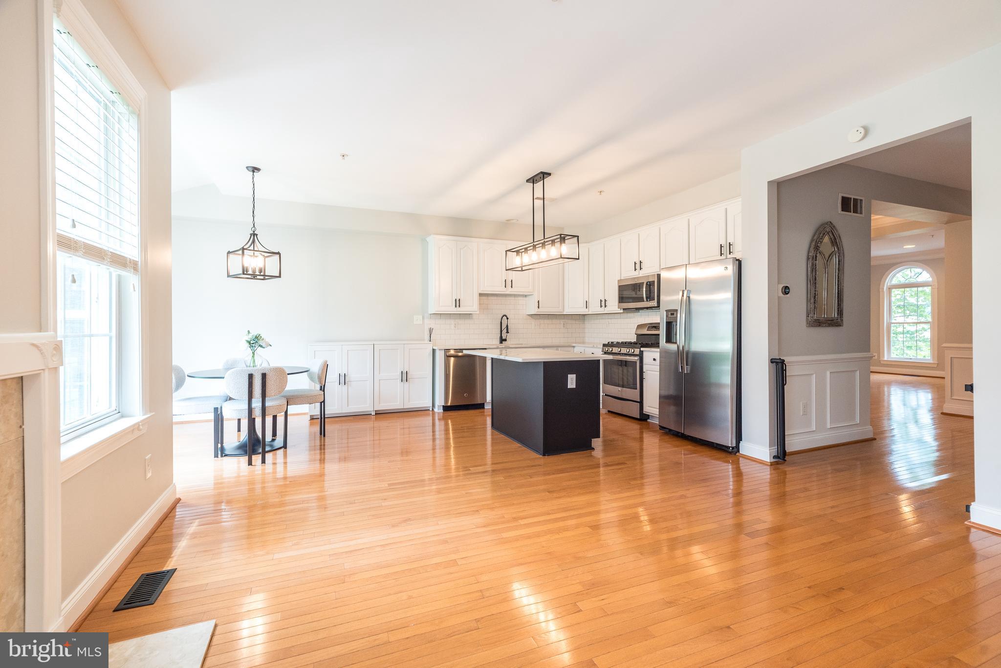 2390 DORCHESTER STREET W