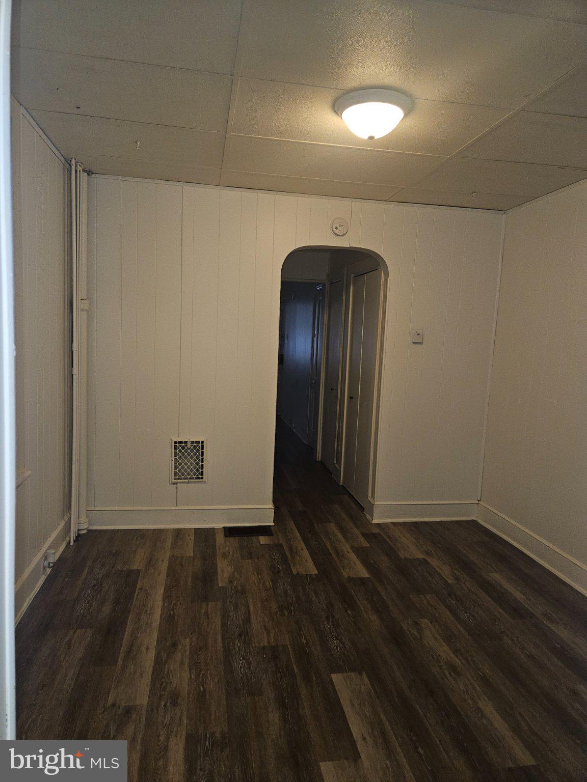 1121 W POPLAR STREET