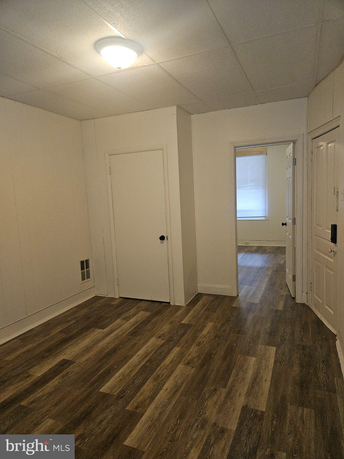 1121 W POPLAR STREET