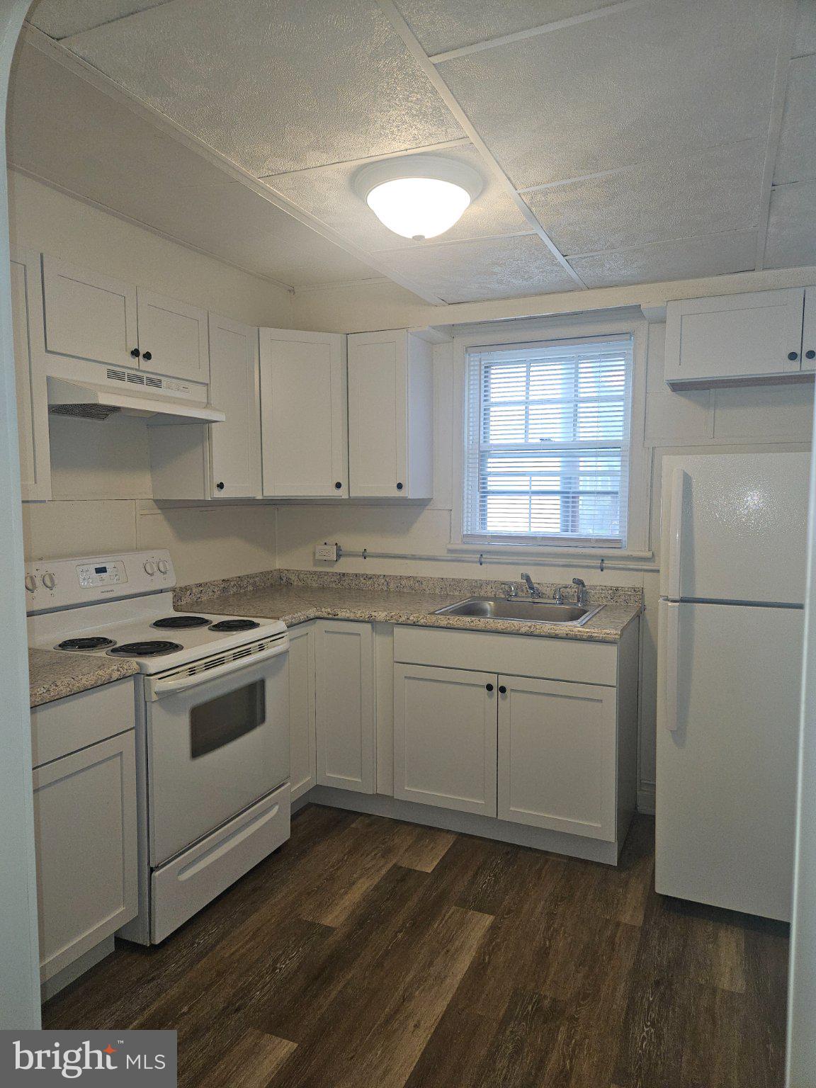 1121 W POPLAR STREET