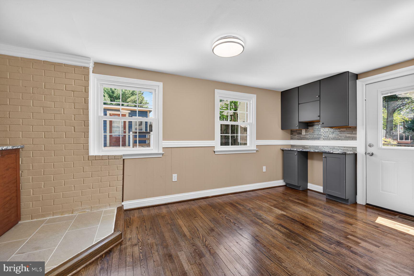 ROCKVILLE - Residential
