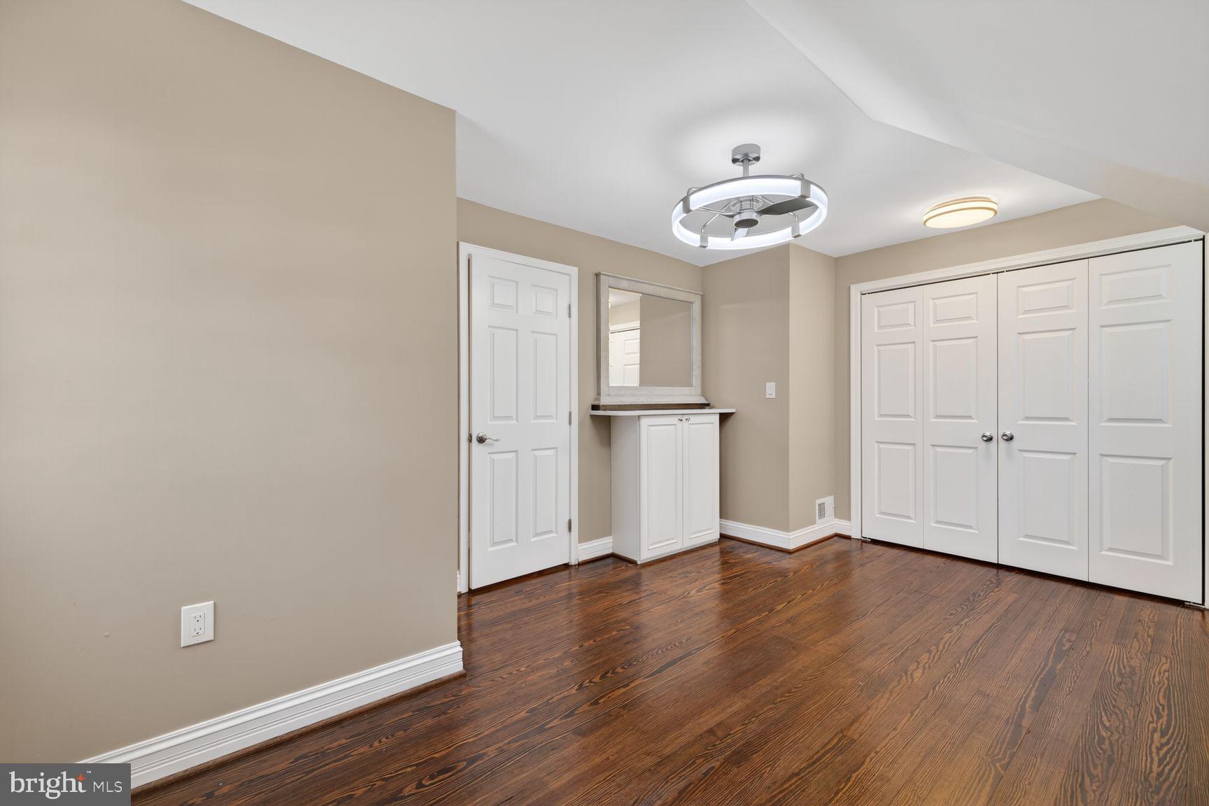 ROCKVILLE - Residential