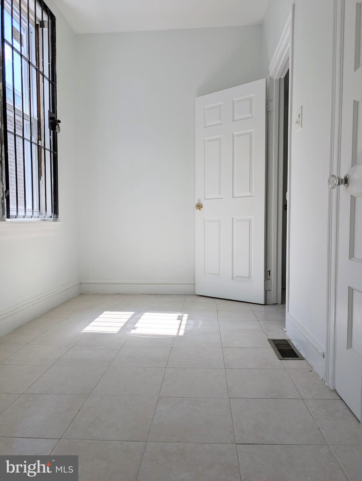 OAK LANE - Commercial Lease