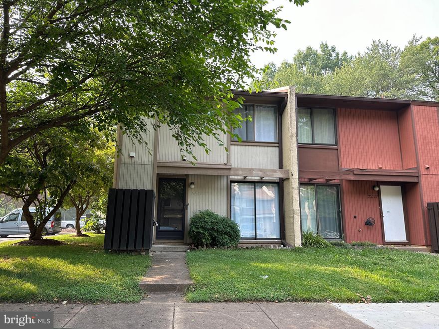 End unit townhome right in Reston! Main level features and updated kitchen, spacious living room, and walk out to a large patio. Upstairs are three bedrooms and one full bath.

All Richey Property Management residents must enroll in and purchase a Resident Benefits Package which includes liability insurance, credit building to help boost the resident’s credit score with timely rent payments, up to $1M Identity Theft Protection, HVAC air filter delivery (for applicable properties), move-in concierge service making utility connection and home service setup a breeze during your move-in, our best-in-class resident rewards program, and much more! More details and options provided upon application.