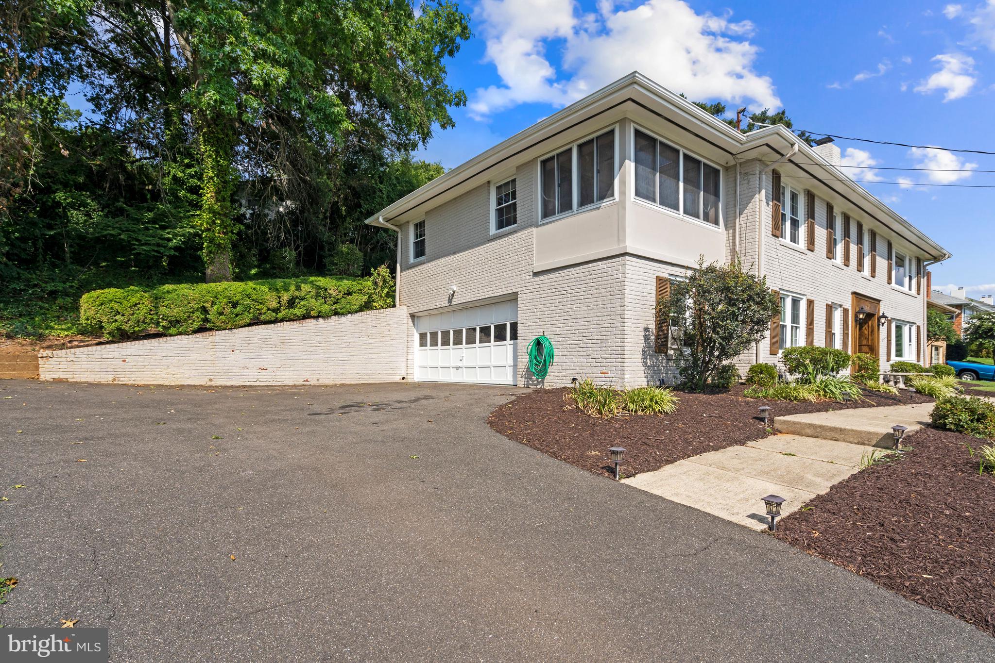 VILLAMAY - Residential Lease