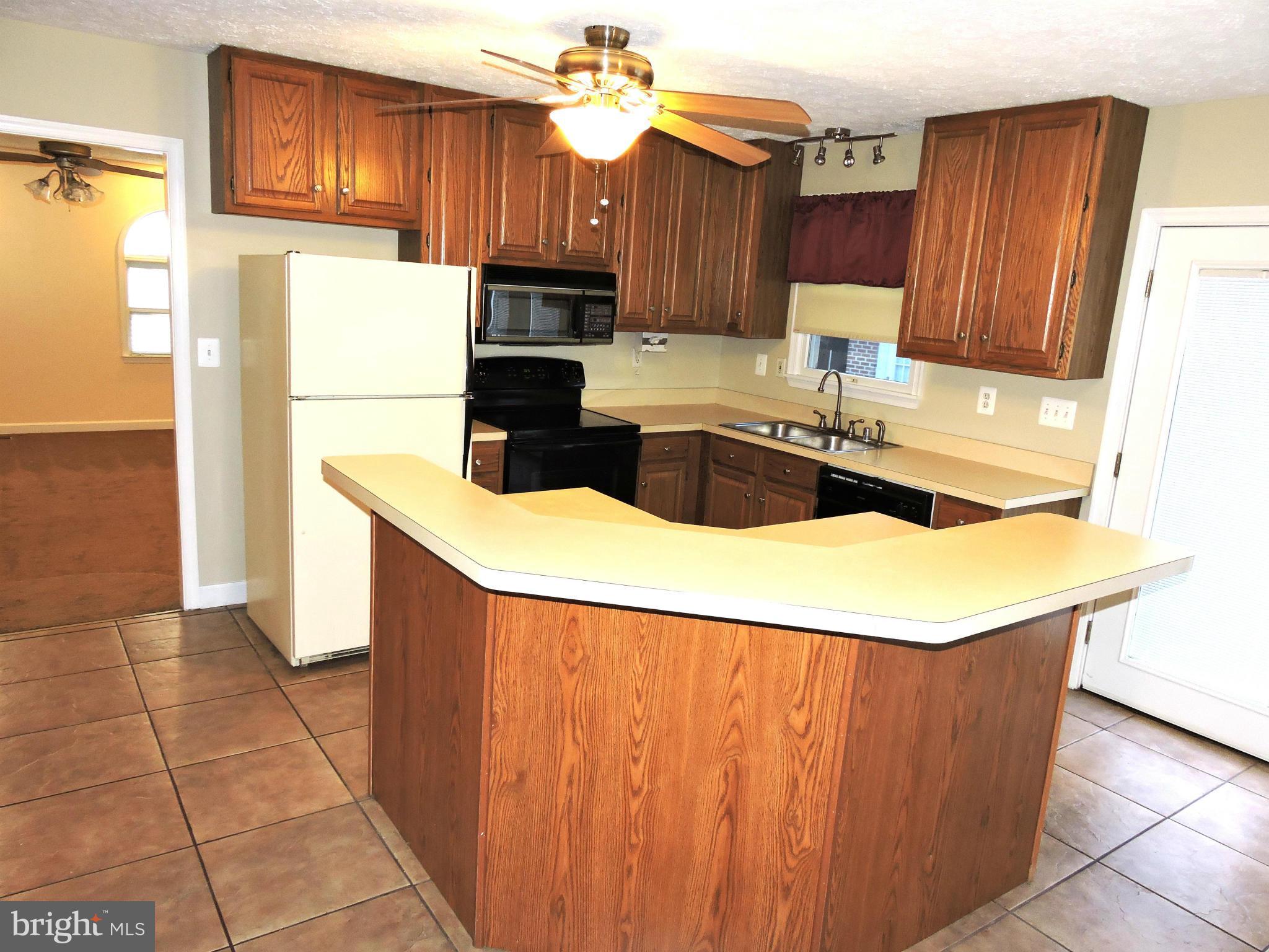 WOODVILLE ESTATES SUB - Residential Lease