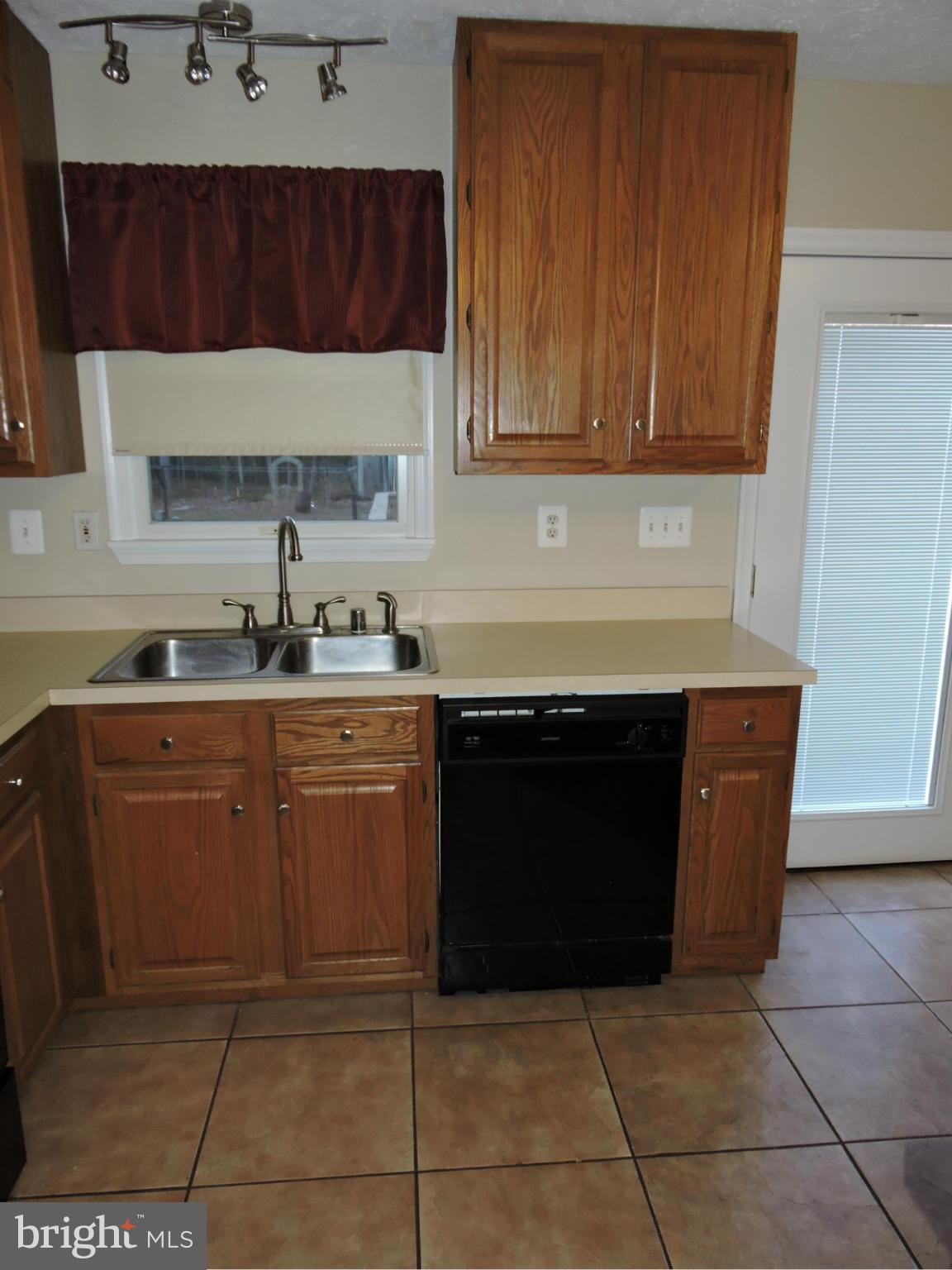 WOODVILLE ESTATES SUB - Residential Lease