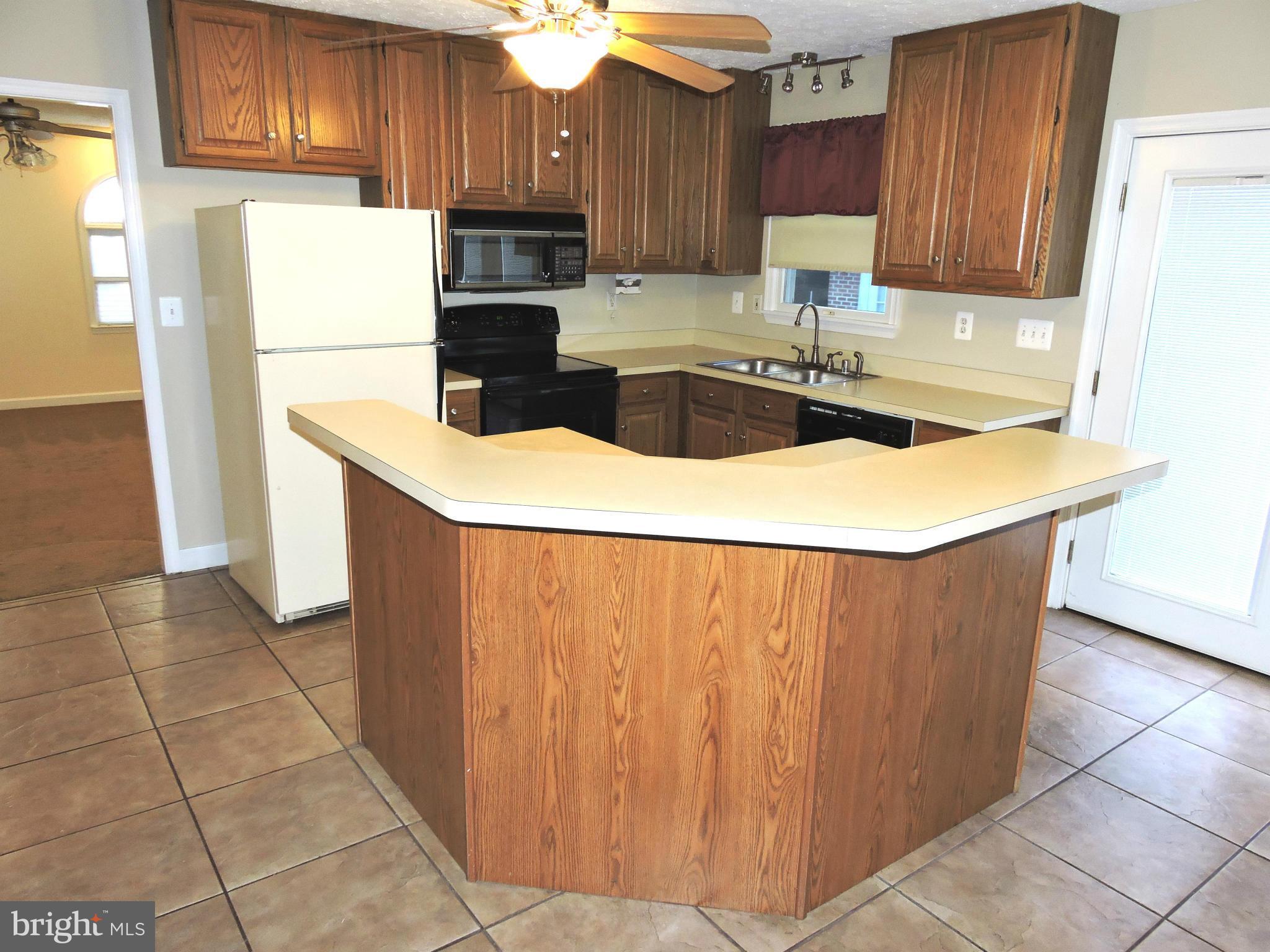 WOODVILLE ESTATES SUB - Residential Lease