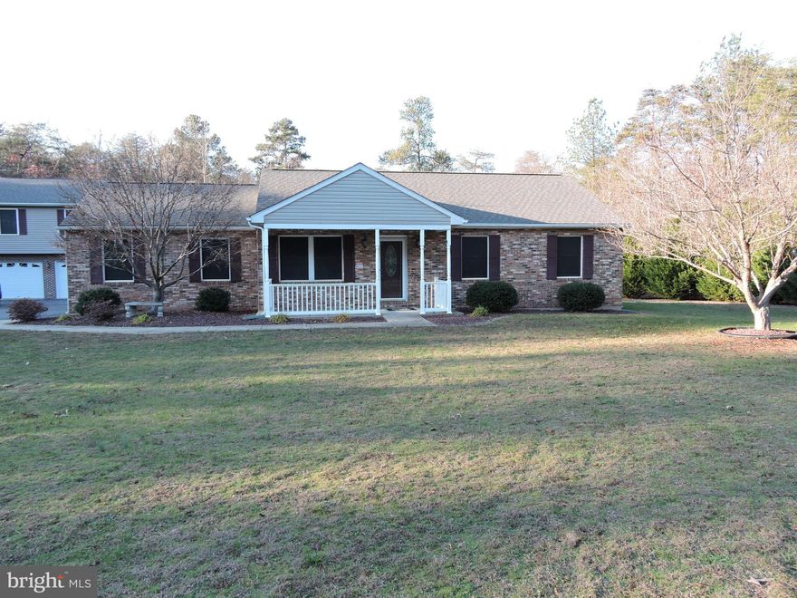 Wonderful 3 bedroom/2 bath rambler on 3.4 acres.Huge family room w/built in shelving & bar for entertaining. Kitchen w/island, large pantry,dining room off kitchen w/hardwood floors.Enjoy the large deck at the back of the house or relax on the front porch.Nice quiet setting.**The owners father resides in the apartment over garage but will not be a bother**Garage is not for tenant use**