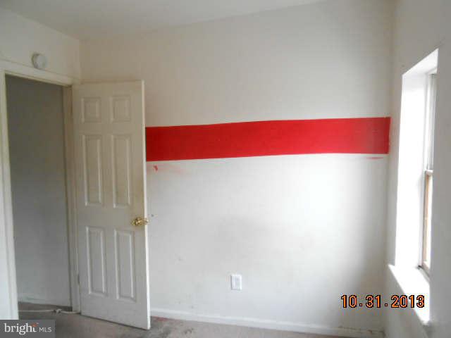 HOLLINS MARKET - Residential