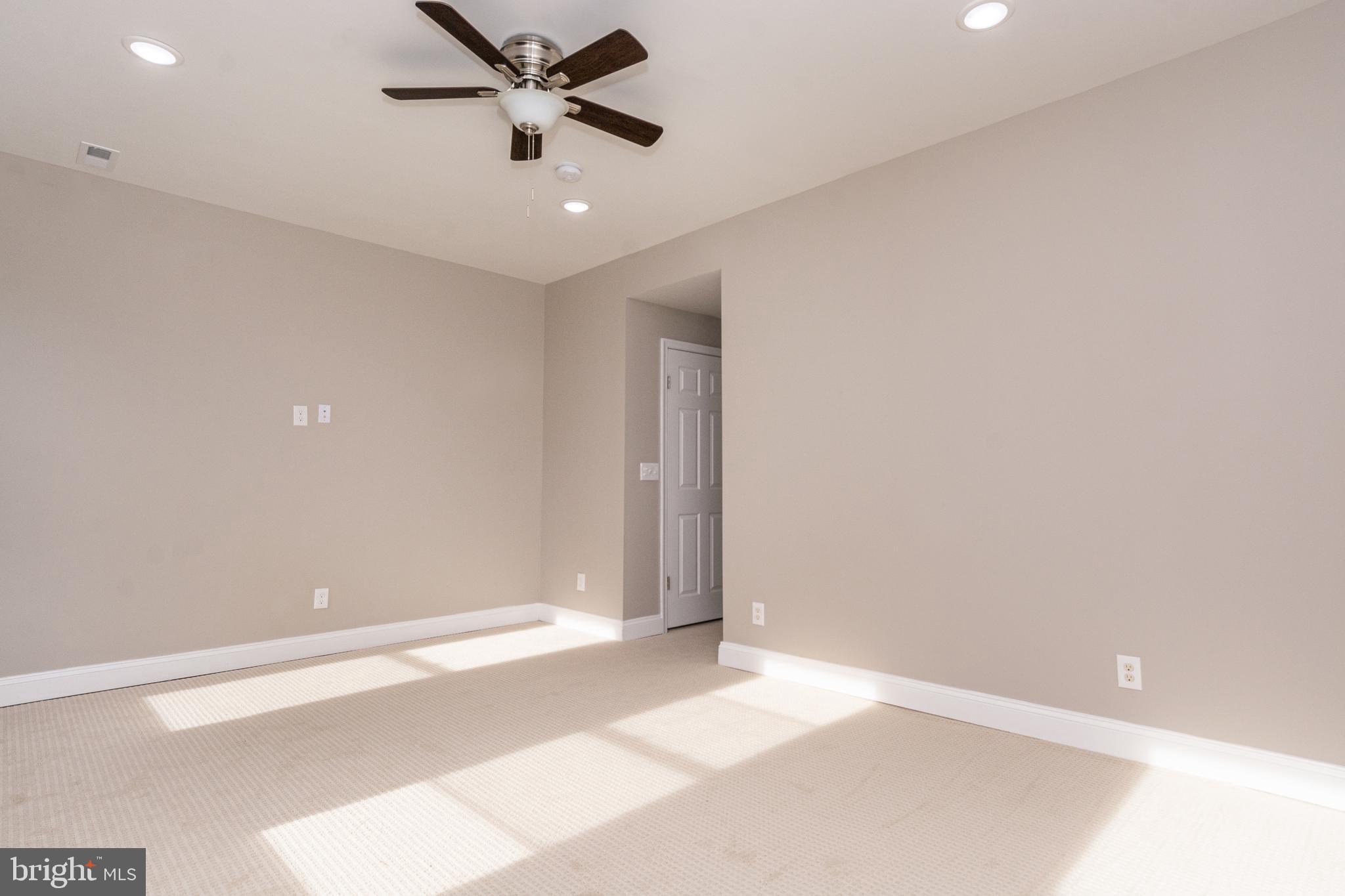 HOLLINS MARKET - Residential