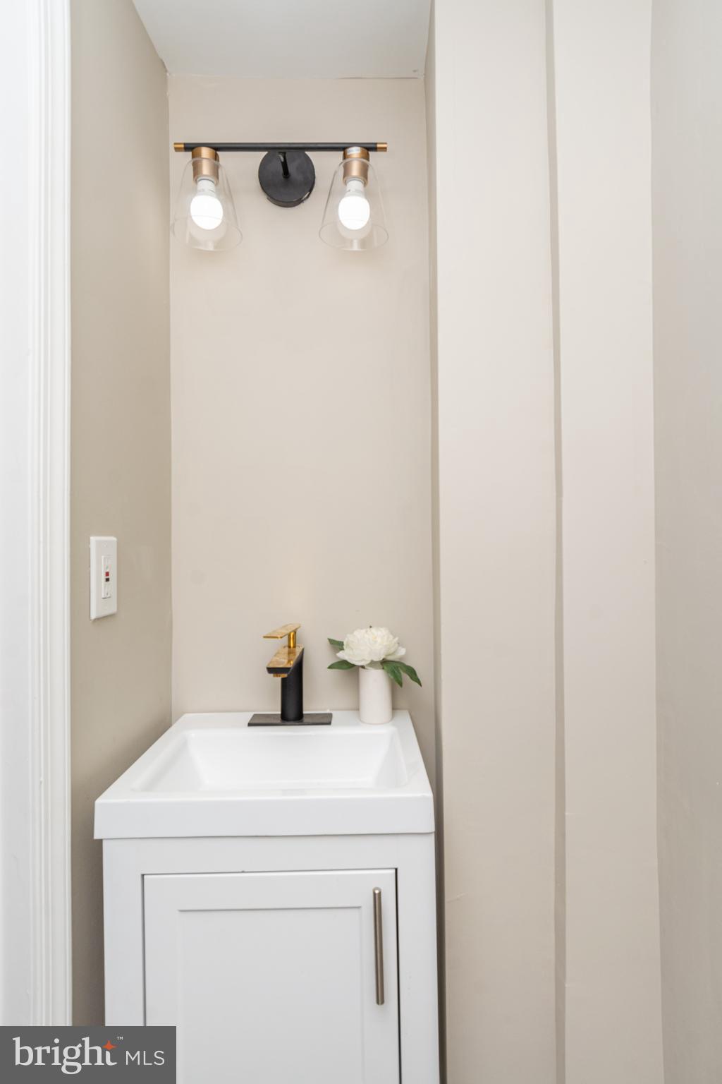 HOLLINS MARKET - Residential