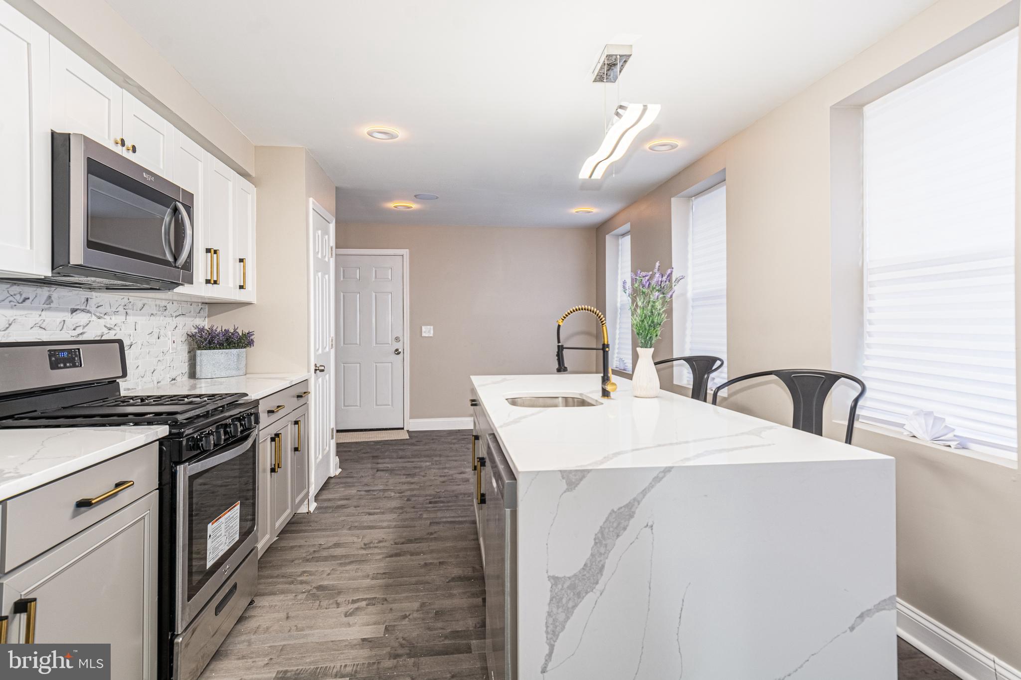 HOLLINS MARKET - Residential