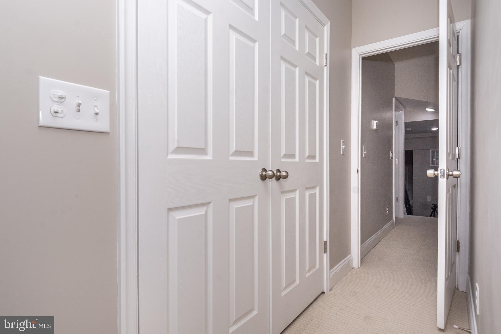 HOLLINS MARKET - Residential