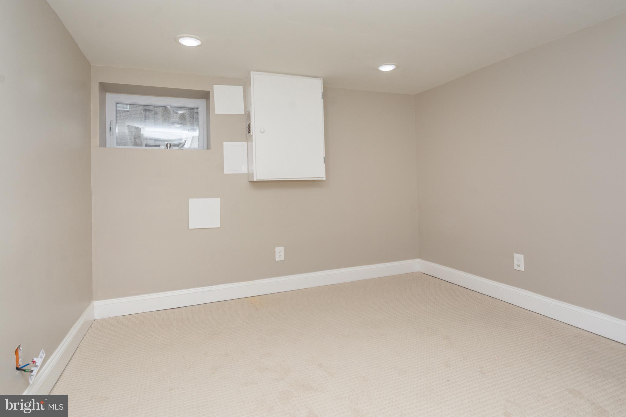 HOLLINS MARKET - Residential