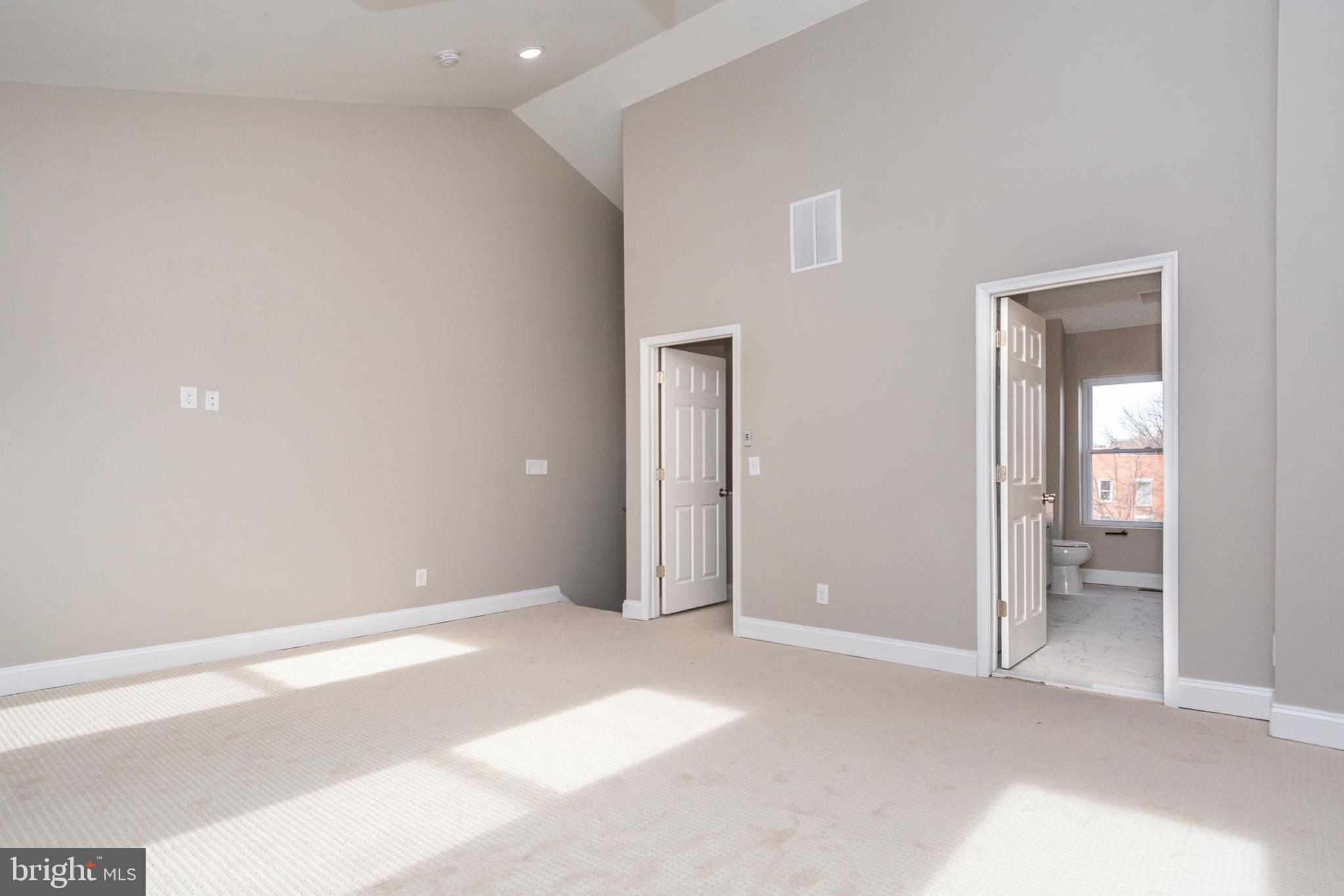 HOLLINS MARKET - Residential