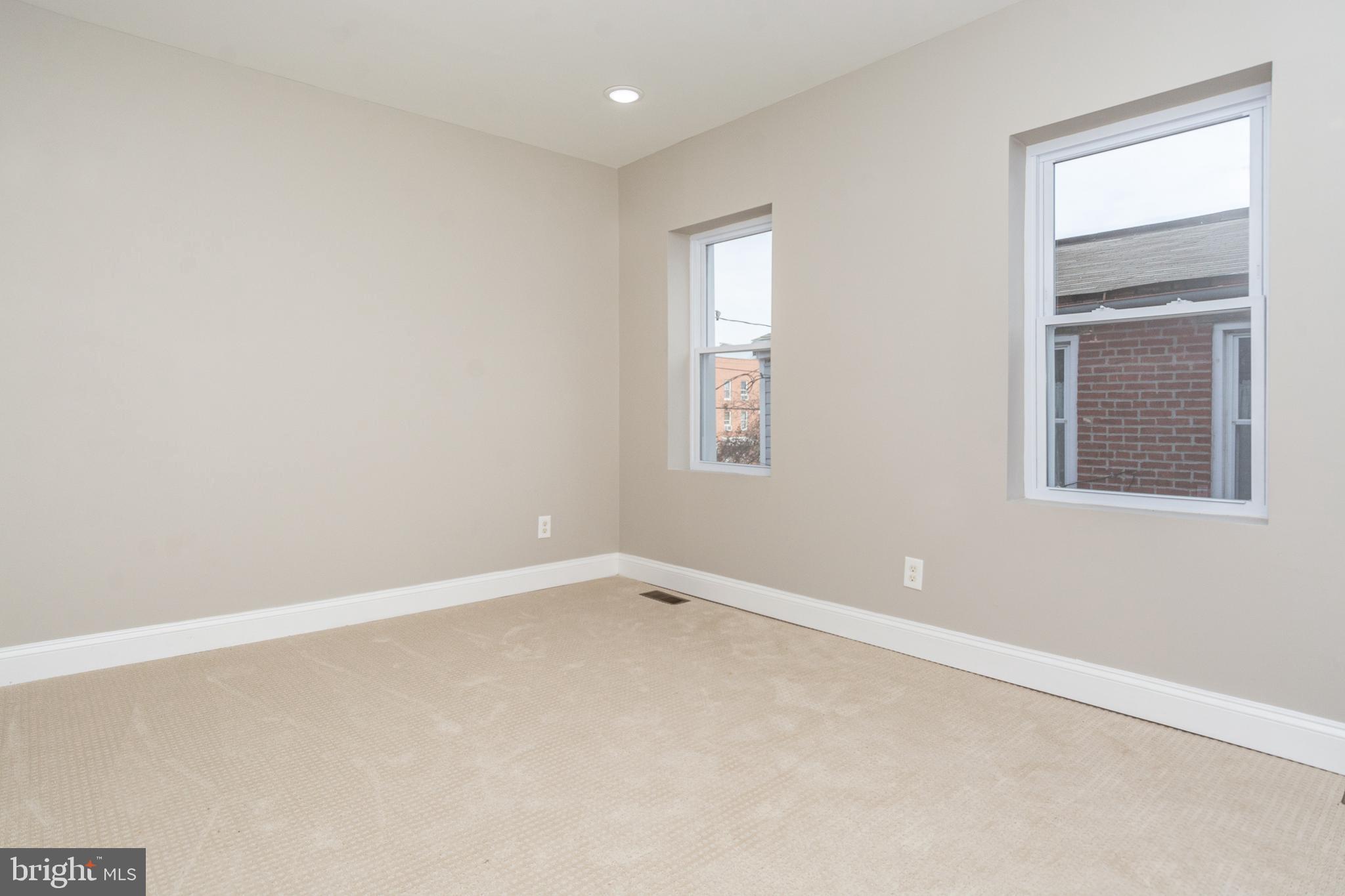 HOLLINS MARKET - Residential