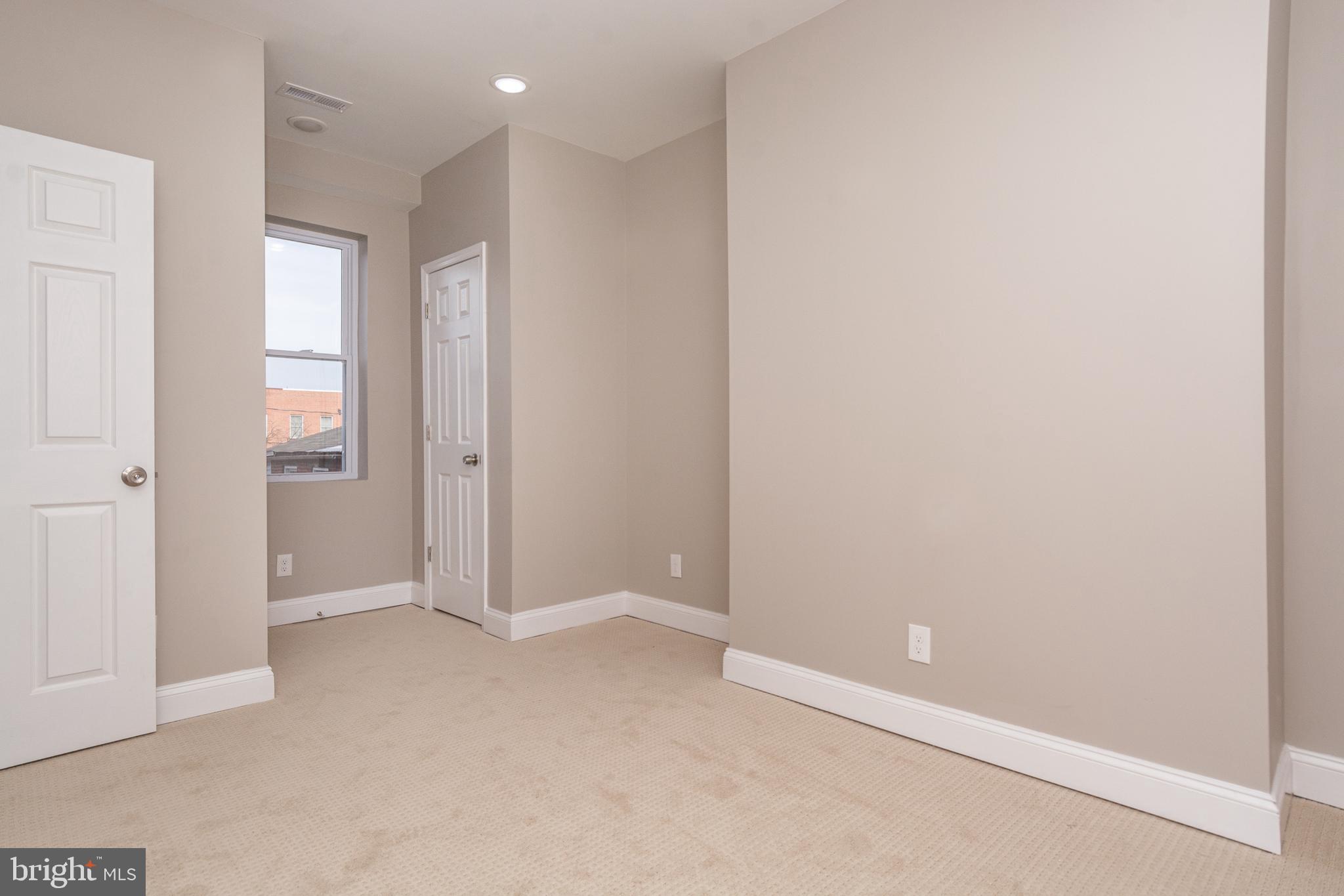 HOLLINS MARKET - Residential