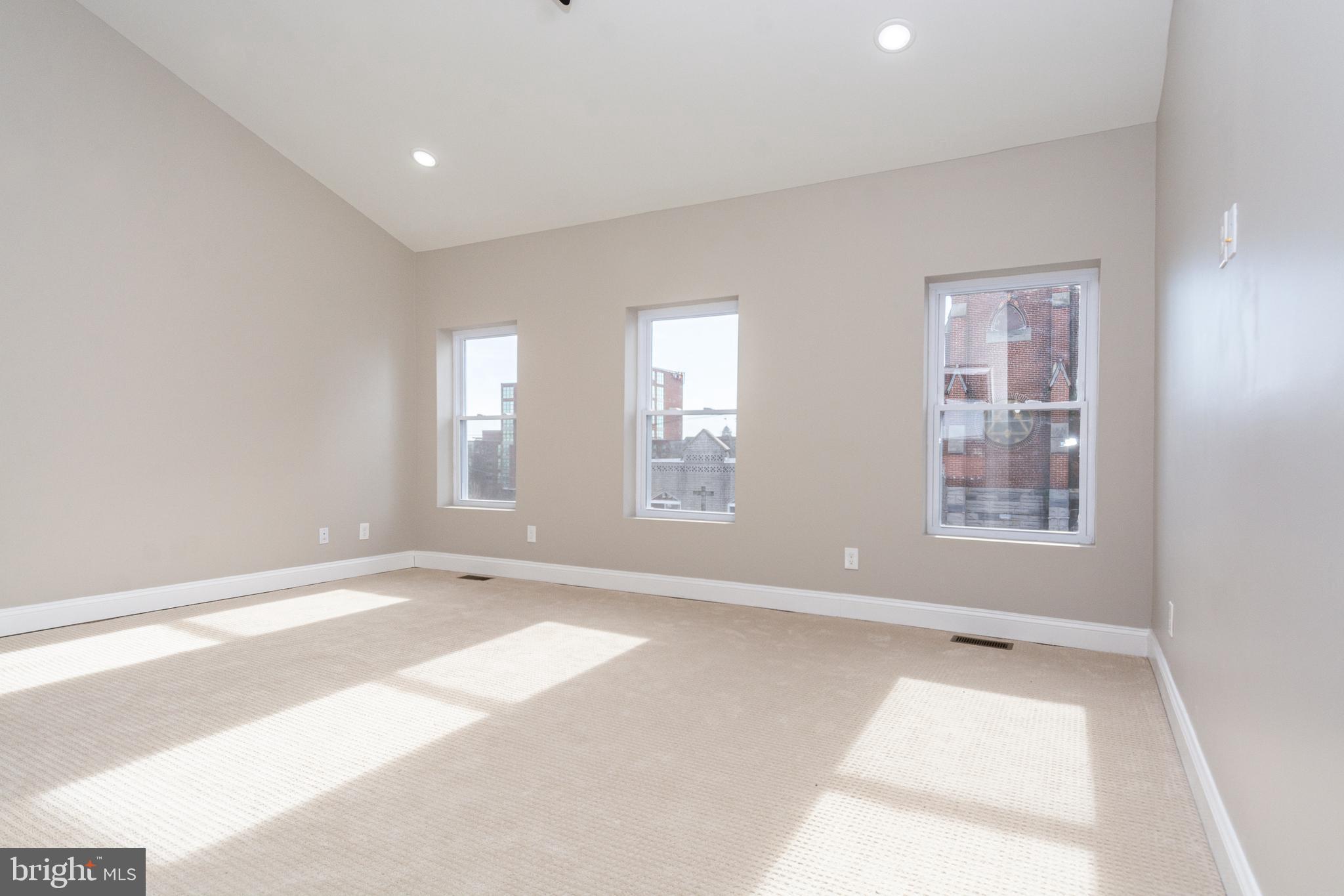 HOLLINS MARKET - Residential