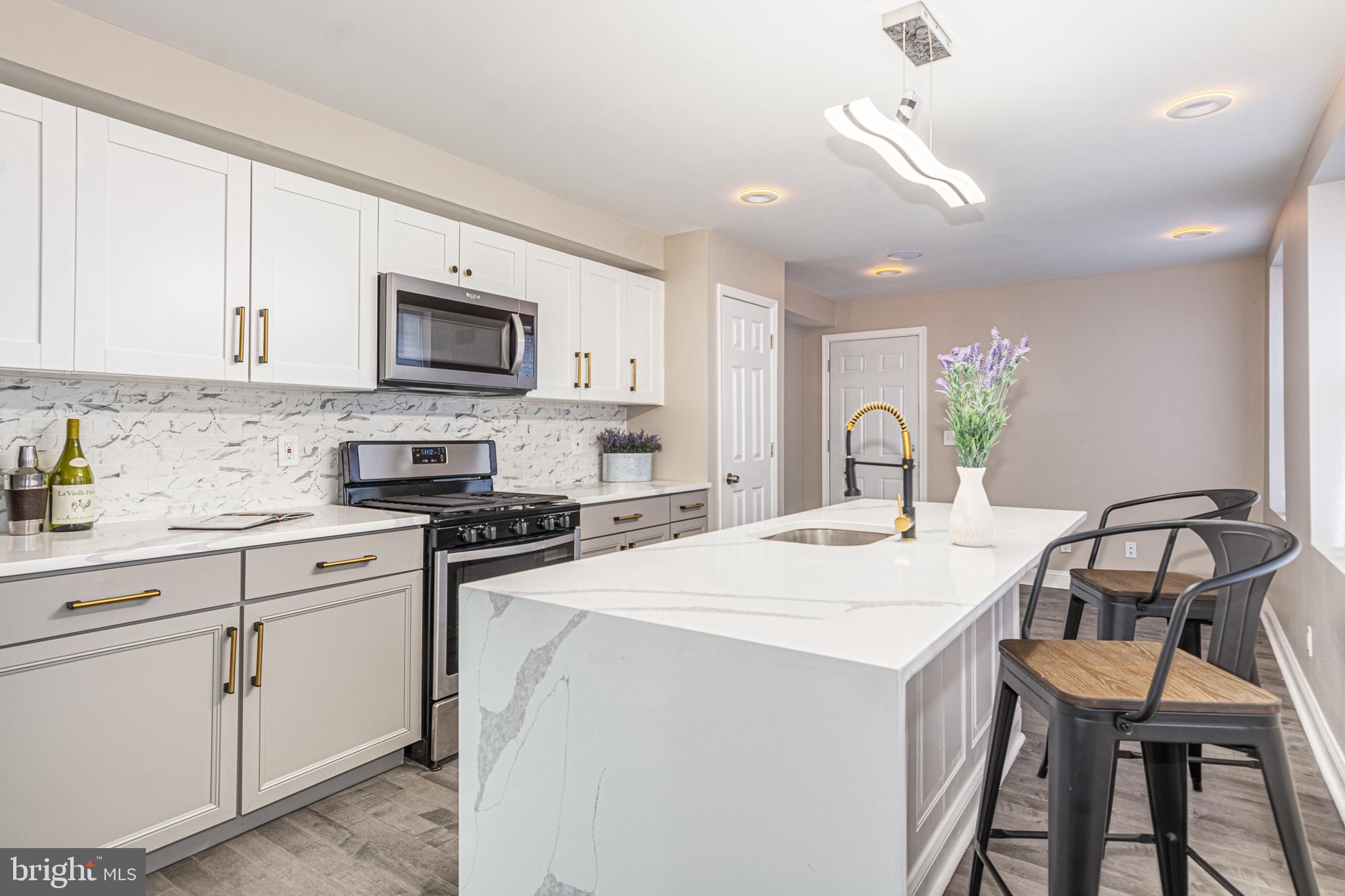 HOLLINS MARKET - Residential