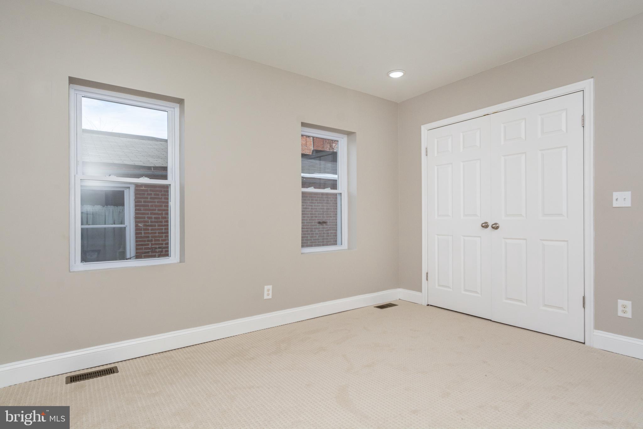 HOLLINS MARKET - Residential