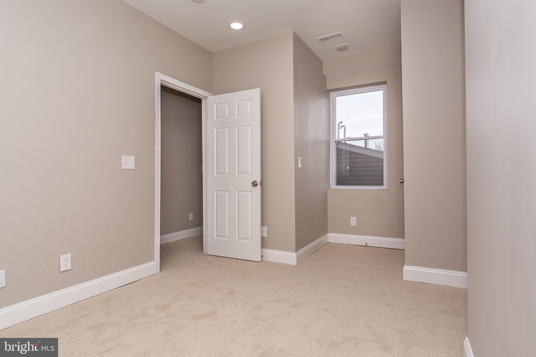 HOLLINS MARKET - Residential