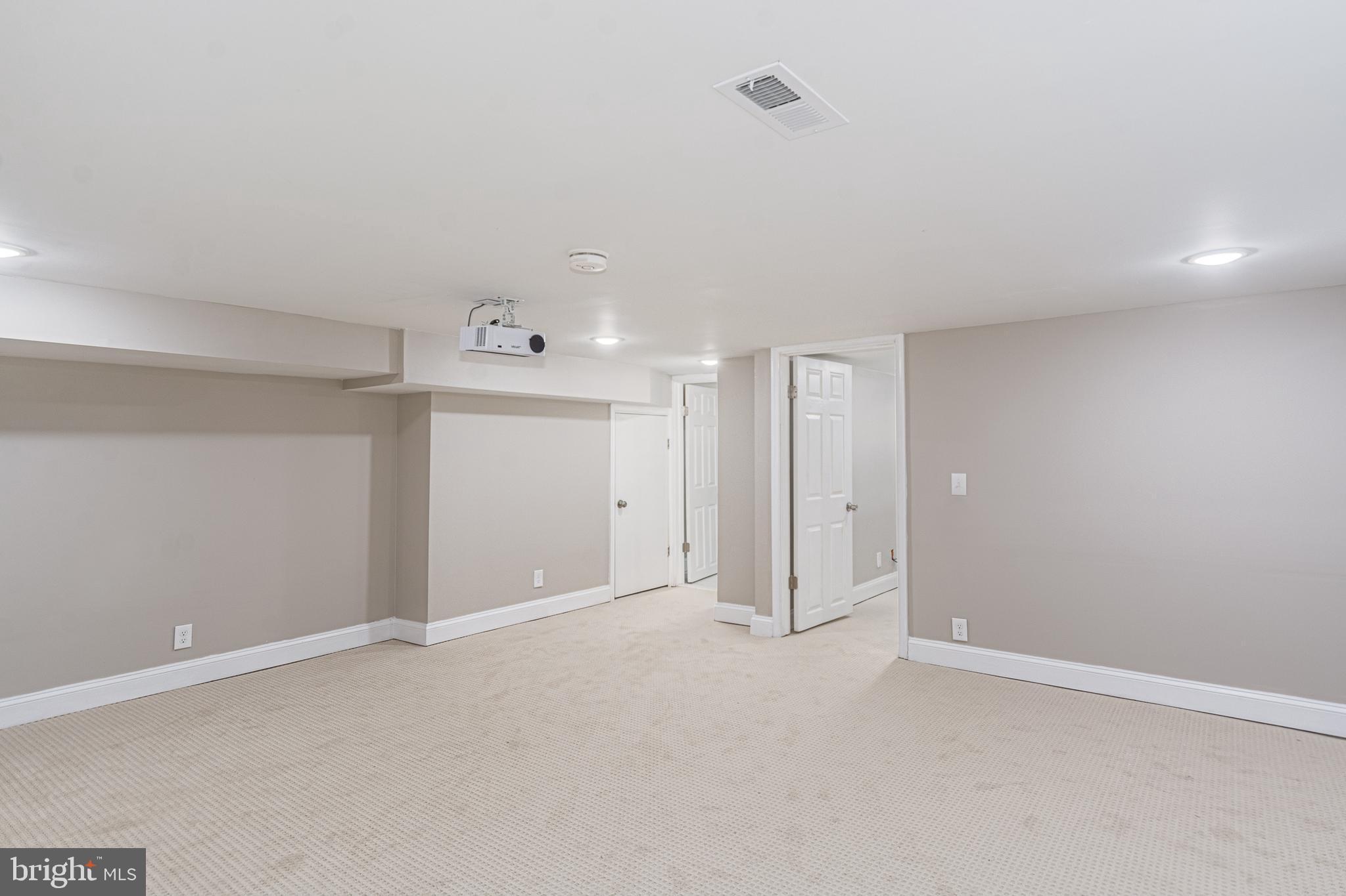 HOLLINS MARKET - Residential