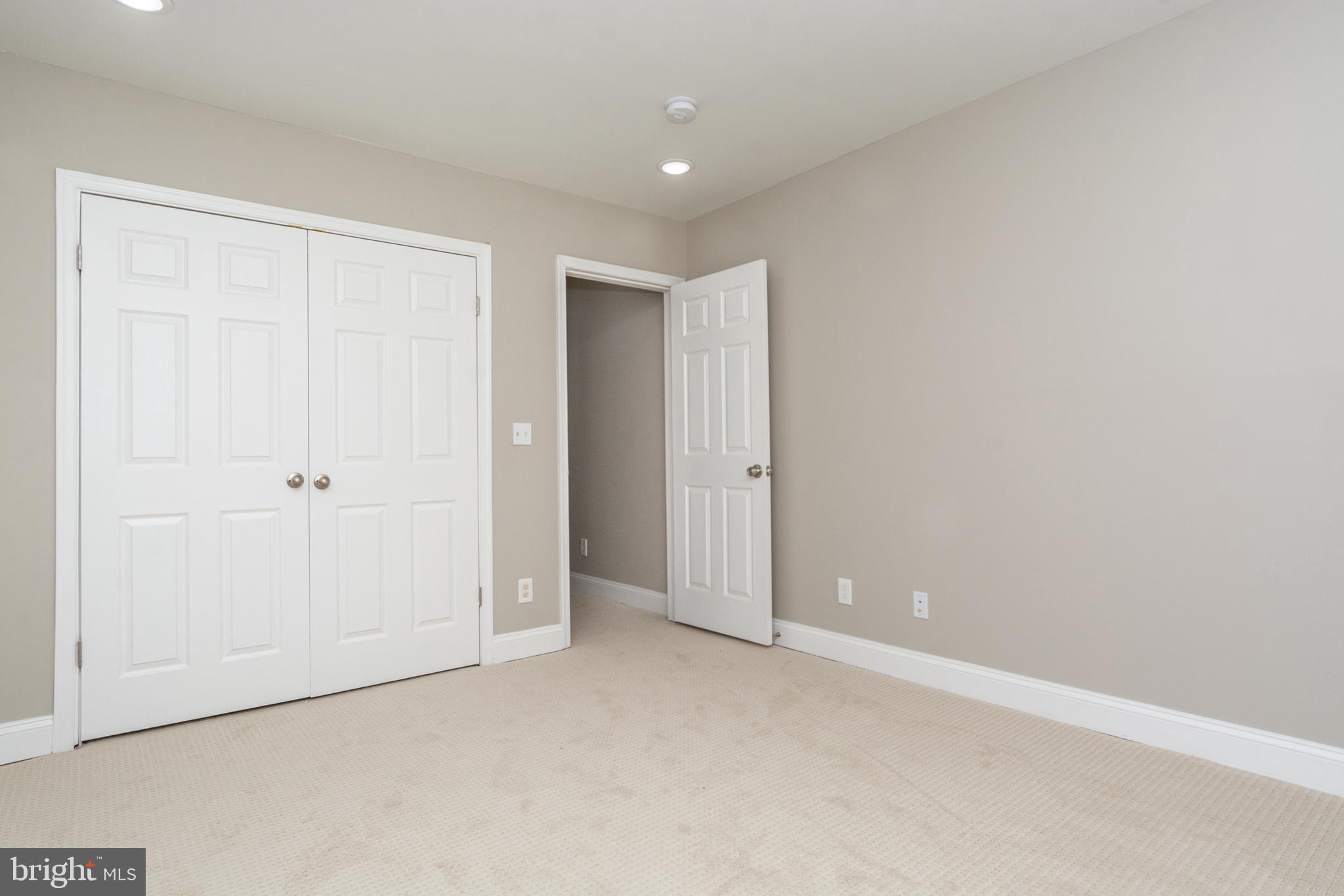 HOLLINS MARKET - Residential