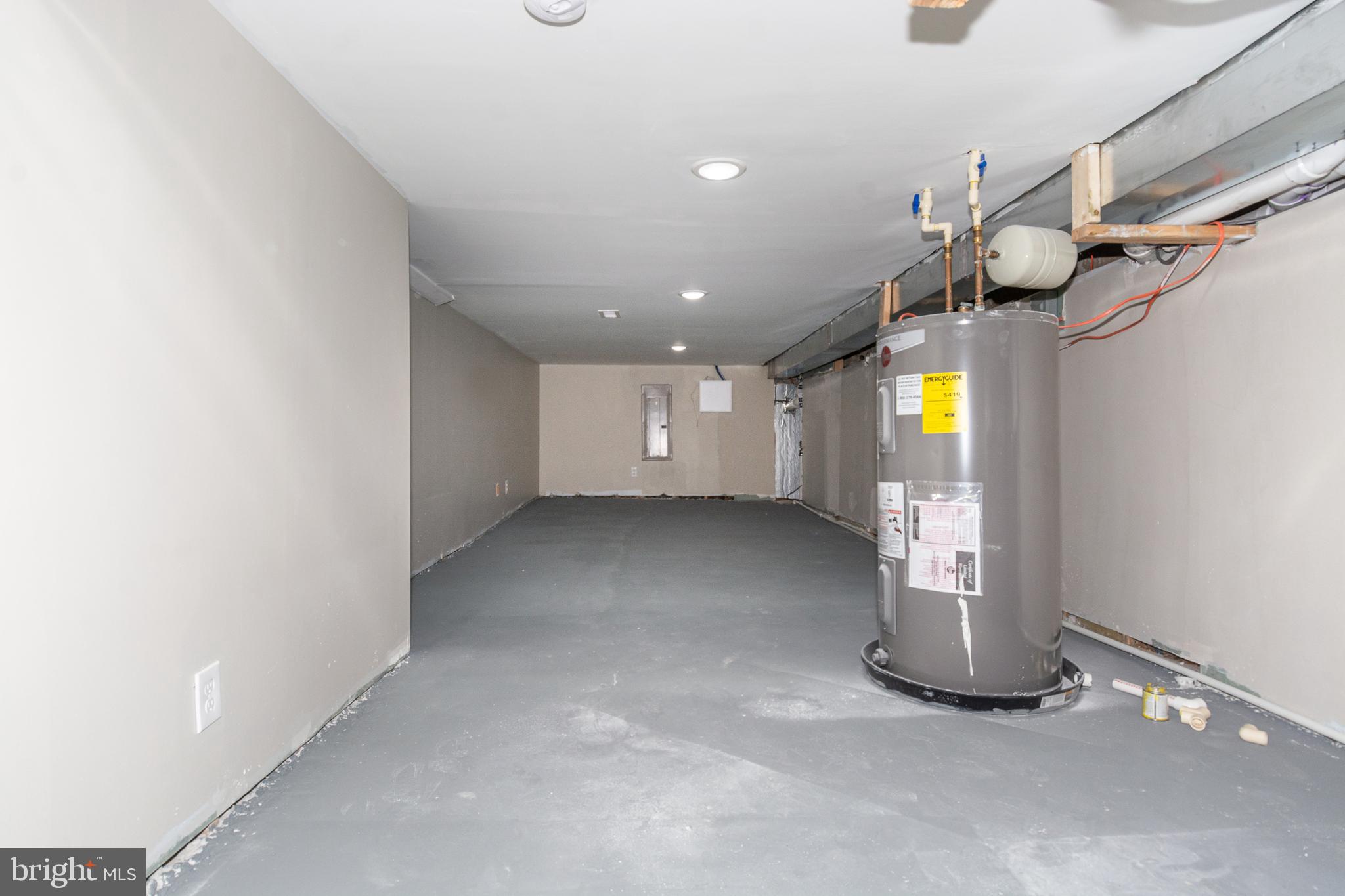 HOLLINS MARKET - Residential